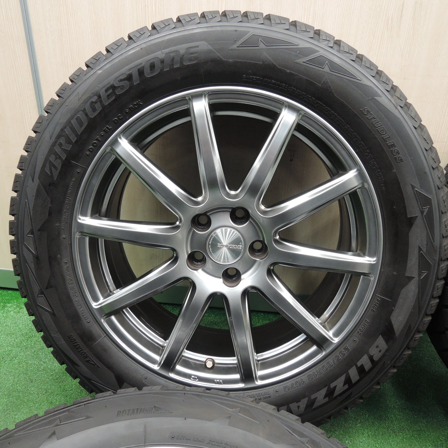 *送料無料*バリ溝！キレイ！8.5分★ボルボ 等 235/60R18 スタッドレス ブリヂストン ブリザック DM-V2 ECO FORME エコフォルム PCD108/5H★3111507SYス