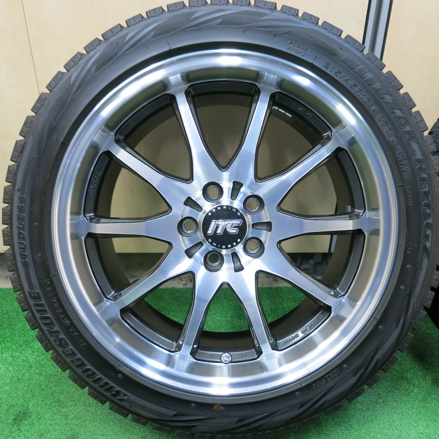 [送料無料]バリ溝！キレイ！8.5分★RAYS SEBRING ITC-ecort 215/45R17 スタッドレス ブリヂストン ブリザック REVO GZ レイズ 17インチ PCD100/5H★3050201ヒス