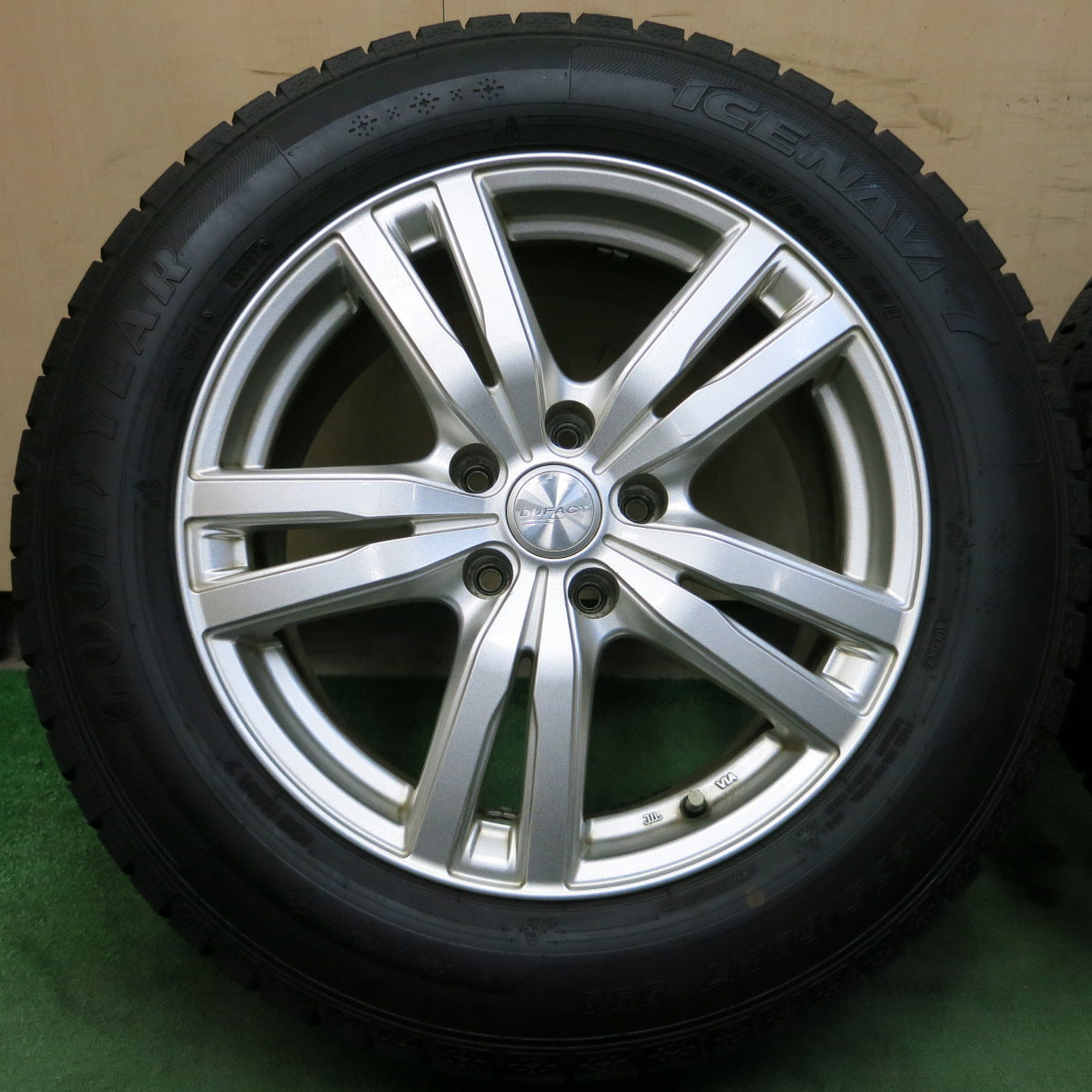 *送料無料*バリ溝！21年！9.5分★スタッドレス 225/60R17 グッドイヤー アイスナビ7 DUFACT デュファクト 17インチ PCD114.3/5H★3102407イス