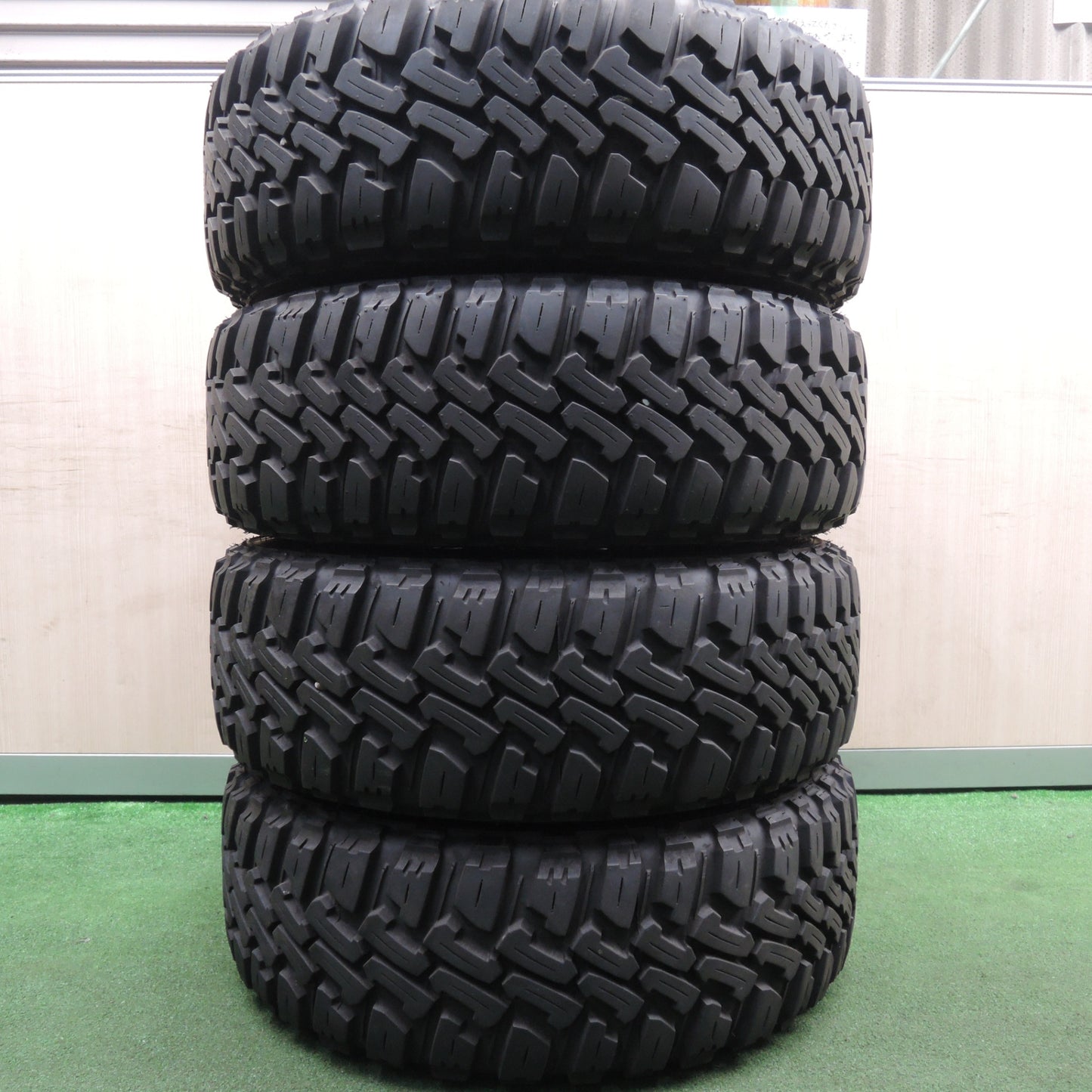 *送料無料* バリ溝！23年！キレイ！ほぼ10分★215/65R16 XTREME-J ナンカン NK 4×4WD M/T FT-9 ホワイトレター 16インチ PCD114.3/5H★4021005HAノ