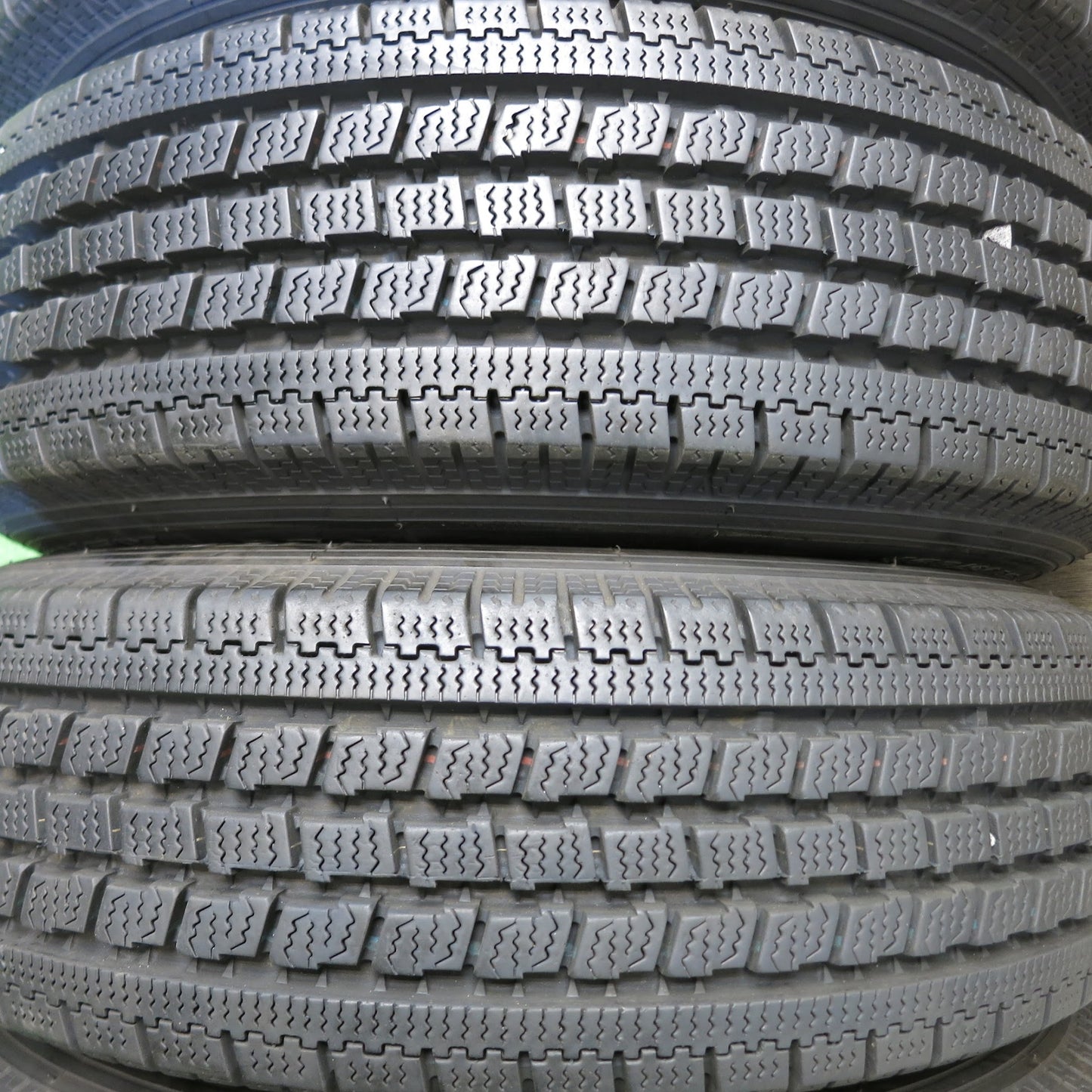 [送料無料]バリ溝！キレイ！9.5分以上★スタッドレス 165/80R13 94/93N トーヨー デルベックス 934 NEXTA ネクスタ 13インチ PCD100/4H★3061402Hス