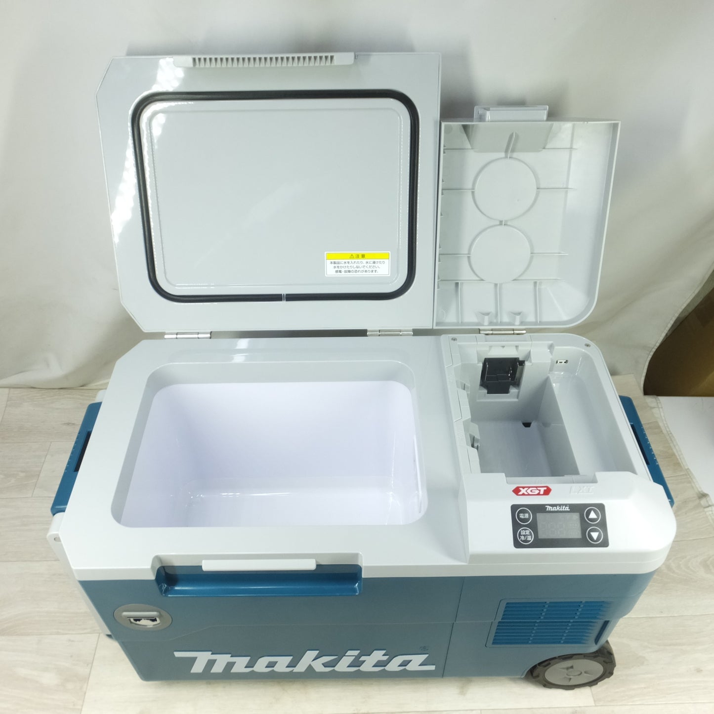 [送料無料] 美品◆makita マキタ 充電式保冷温庫 CW001G 容量20L ACアダプタ付き クーラーボックス◆