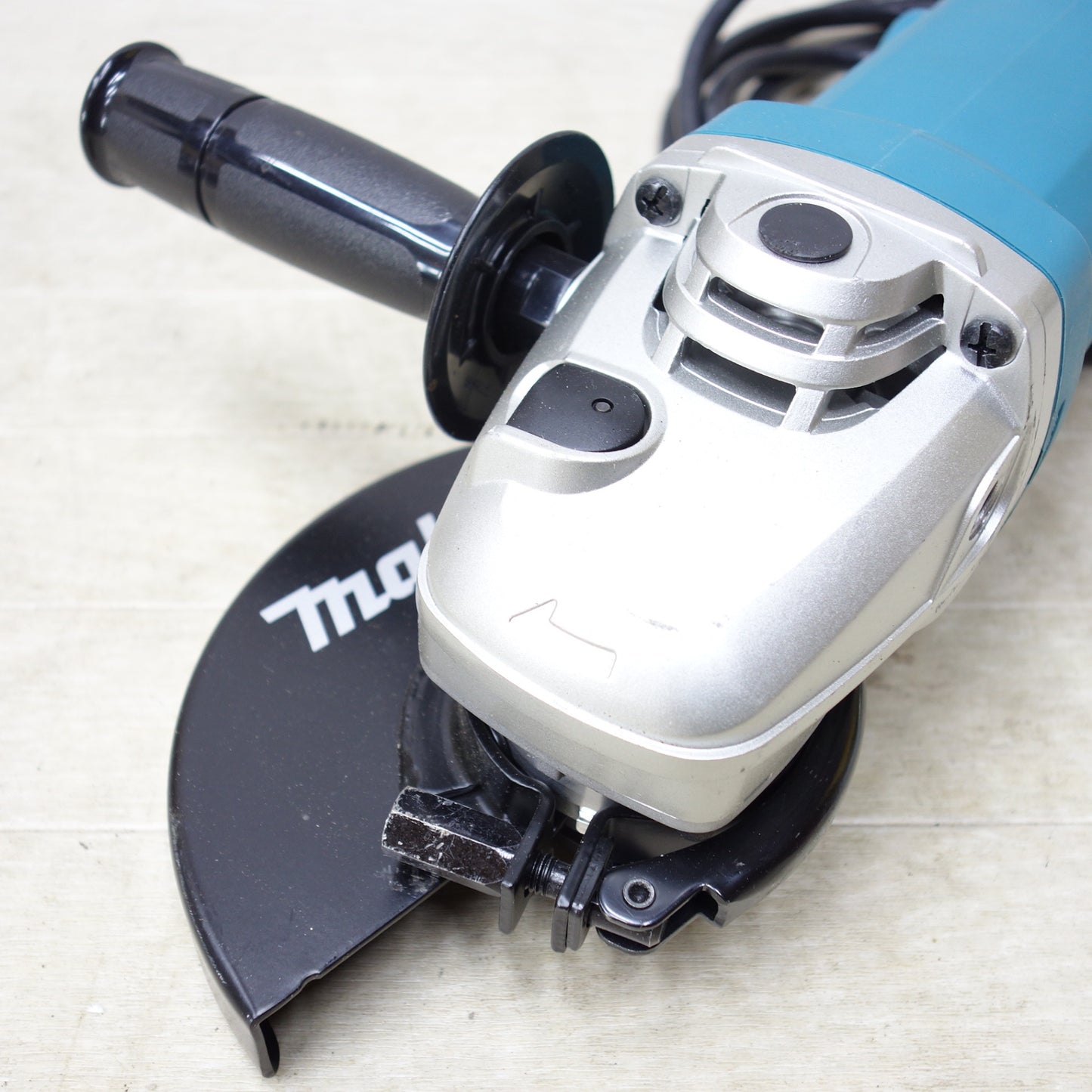 [送料無料] キレイ◆makita マキタ 180mm 電子ディスクグラインダ GA7011C 切断 研削 電動工具 100V 50/60Hz◆
