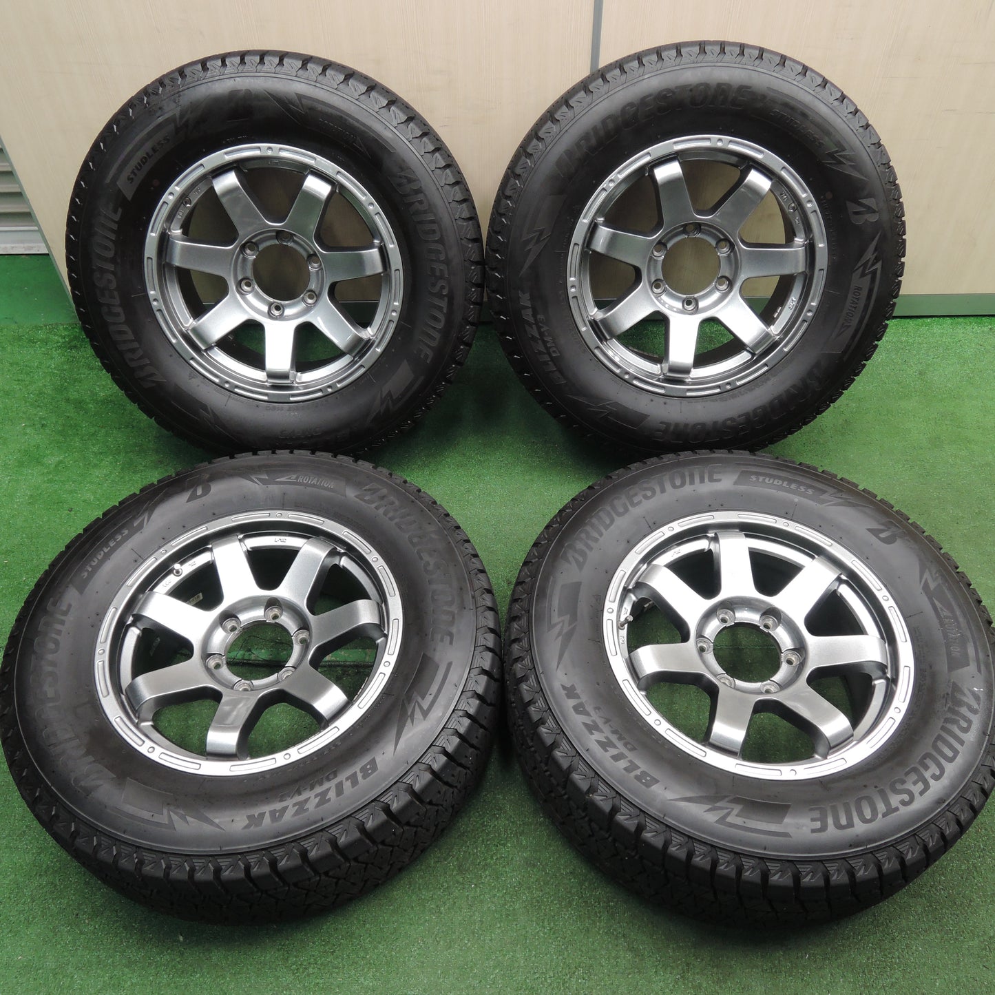 *送料無料*バリ溝！20年！キレイ！9.5分★スタッドレス 265/65R17 ブリヂストン ブリザック DM-V3 HOT STUFF MAD CROSS MC-76 PCD139.7/6H★3121301TNス