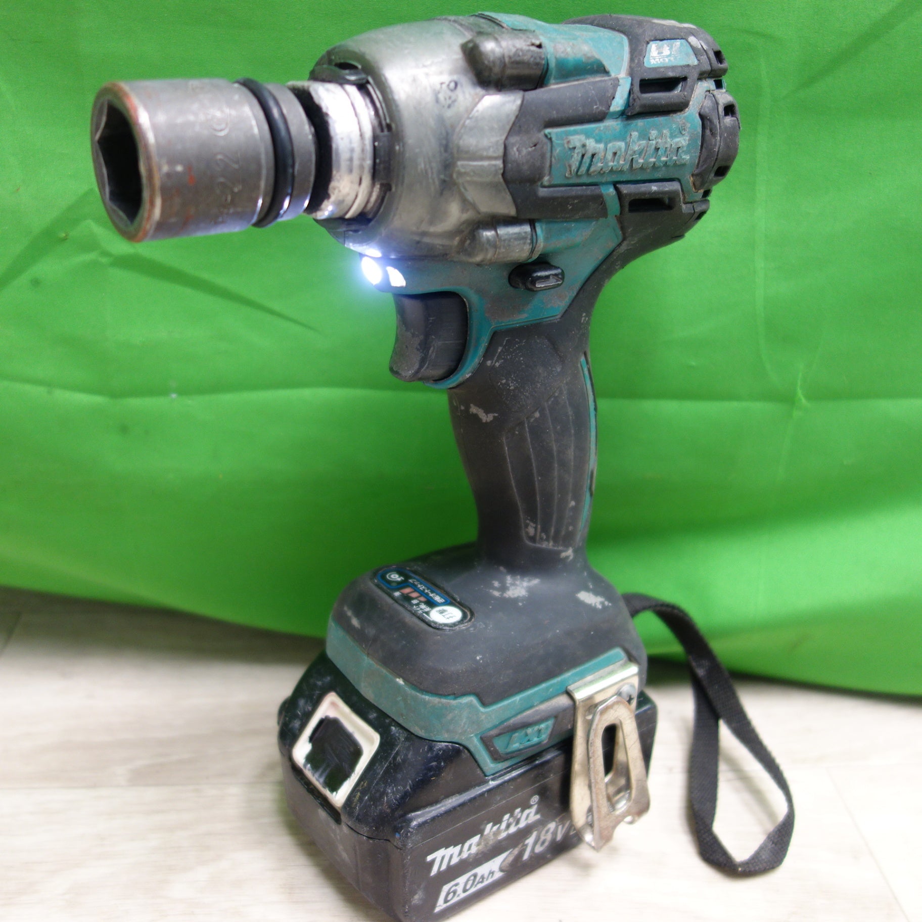 マキタ/makita TW285D 充電式インパクトレンチ【野田愛宕店】【店頭取引限定】【中古】管理番号：ITYSAKU5J600 makita/マキタ インパクトレンチ TW285D - 中古工具・プロ用機械買取