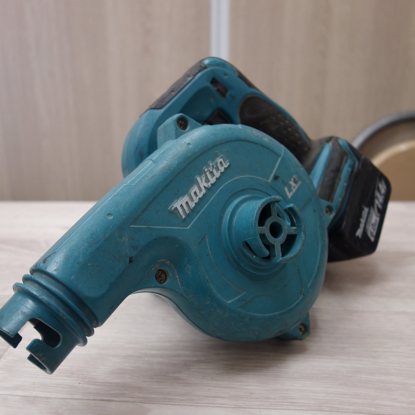 [送料無料] ☆マキタ 充電式 ブロワ UB142D ブロア 送風 集じん makita 6.0Ah 14.4V☆