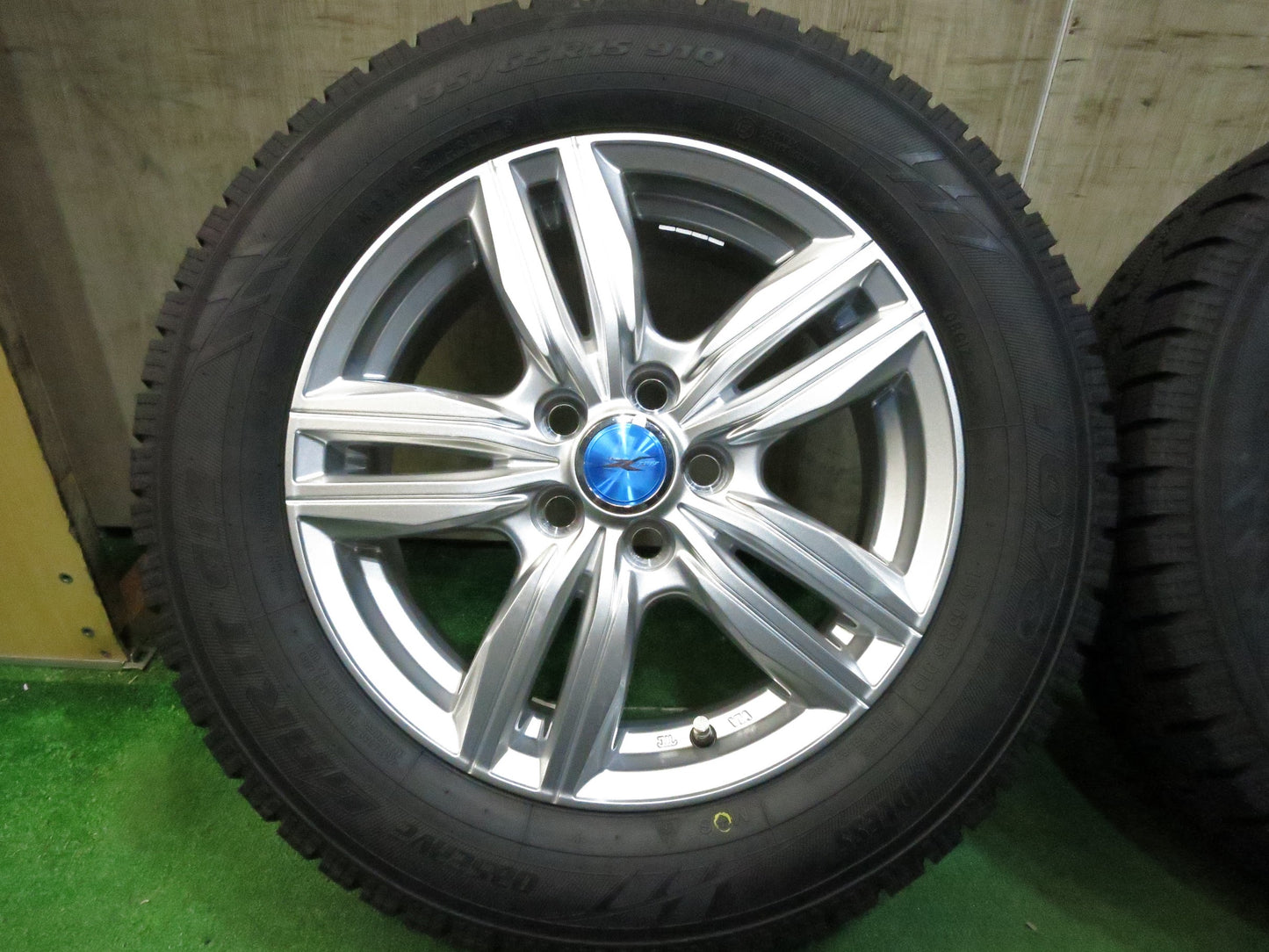 [送料無料]未使用！19年★リウス 等 195/65R15 スタッドレス トーヨー オブザーブ ガリット GIZ JOKER weds ジョーカー 15インチ PCD100/5H★2122802Hス