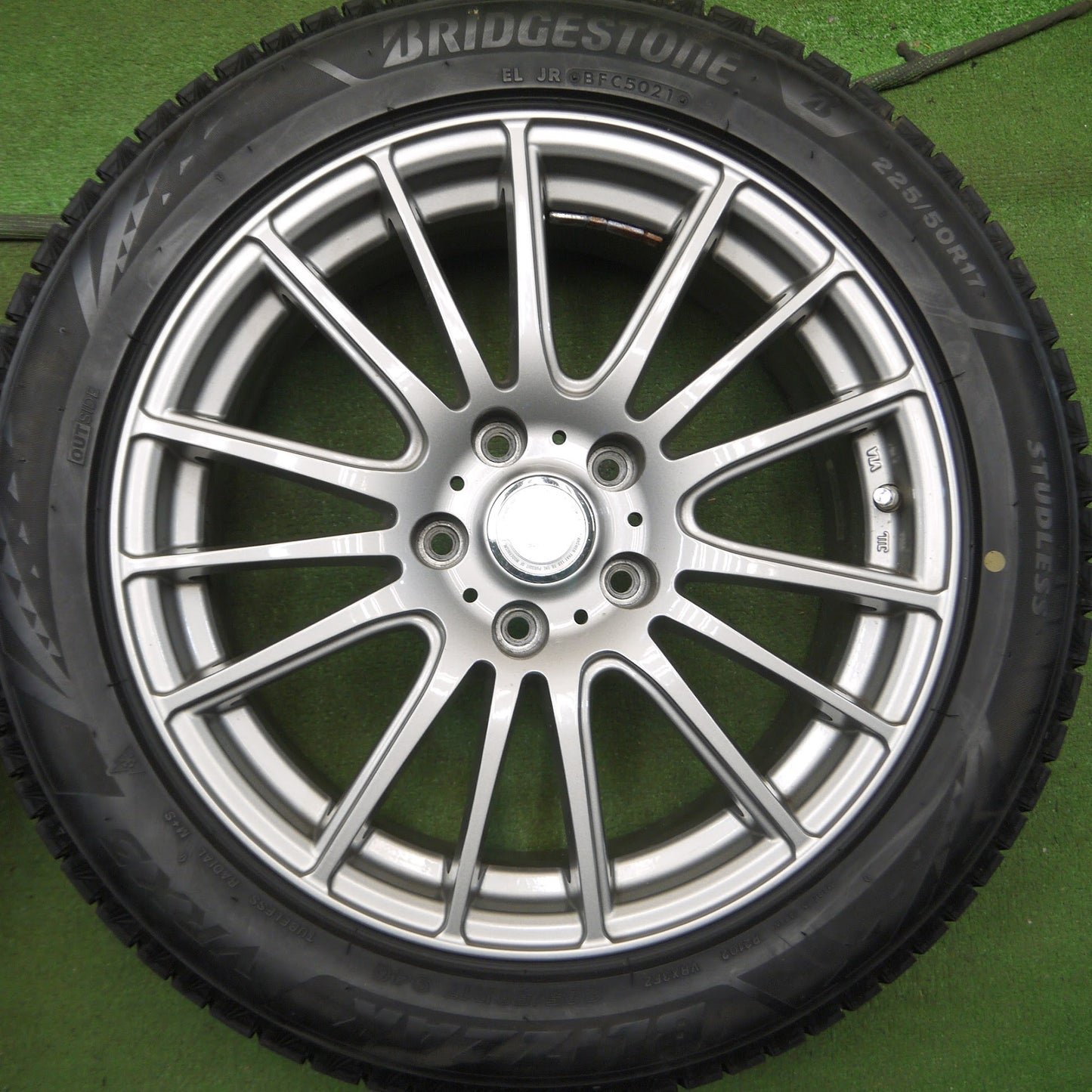 [送料無料]バリ溝！21年！キレイ！9分★スタッドレス 225/50R17 ブリヂストン ブリザック VRX3 ravrion selzer ラブリオン 17インチ PCD114.3/5H★3102506Hス