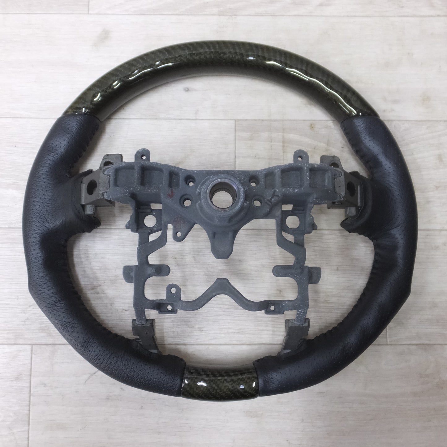 [送料無料] ◆REAL レアル ZVW30 プリウス NHP10 アクア 30-2-BKC ブラックカーボン ステアリング◆