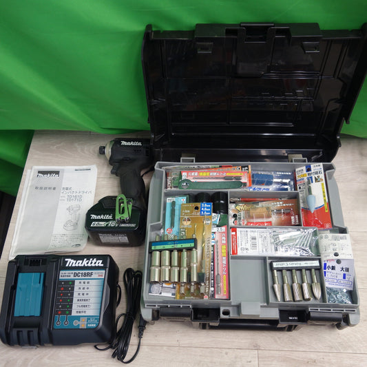 [送料無料] 付属品多数！キレイ☆マキタ 充電式 インパクトドライバ TD171D 電動 工具 充電器 DC18RF makita☆