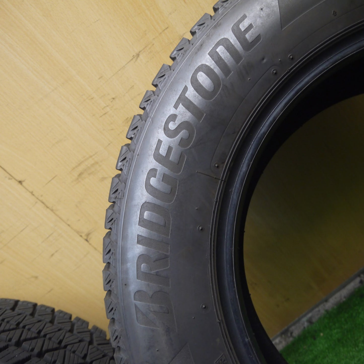 [送料無料]バリ溝！19年！9.5分★スタッドレス 225/65R17 ブリヂストン ブリザックDM-V3 タイヤ 17インチ ハリアー RAV4 レクサス エクストレイル等★3082108Hスタ