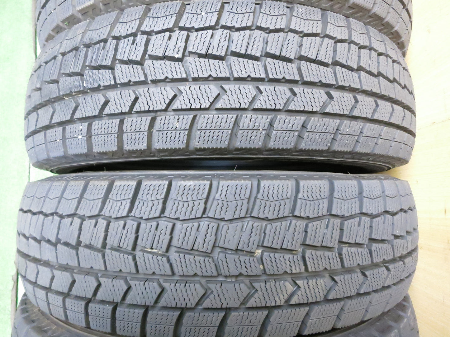 [送料無料]バリ溝！21年！9.5分以上★スタッドレス 165/70R14 ダンロップ ウインターマックス WM02 タイヤ 14インチ マーチ ヴィッツ パッソ 等★2121611Hスタ