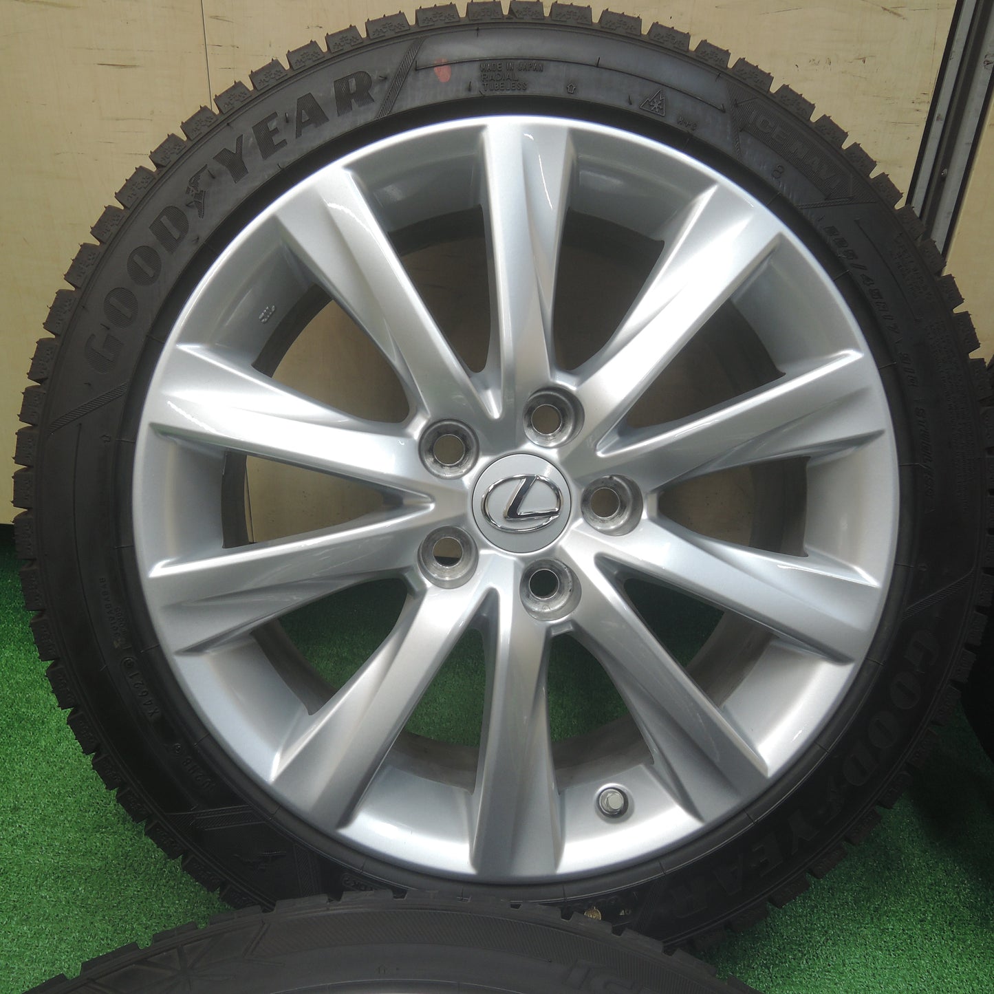 *送料無料*バリ溝！21年！キレイ！9.5分以上★レクサス IS300h 純正 225/45R17 スタッドレス グッドイヤー アイスナビ8 アイスナビ6 PCD114.3/5H★3112002SYス