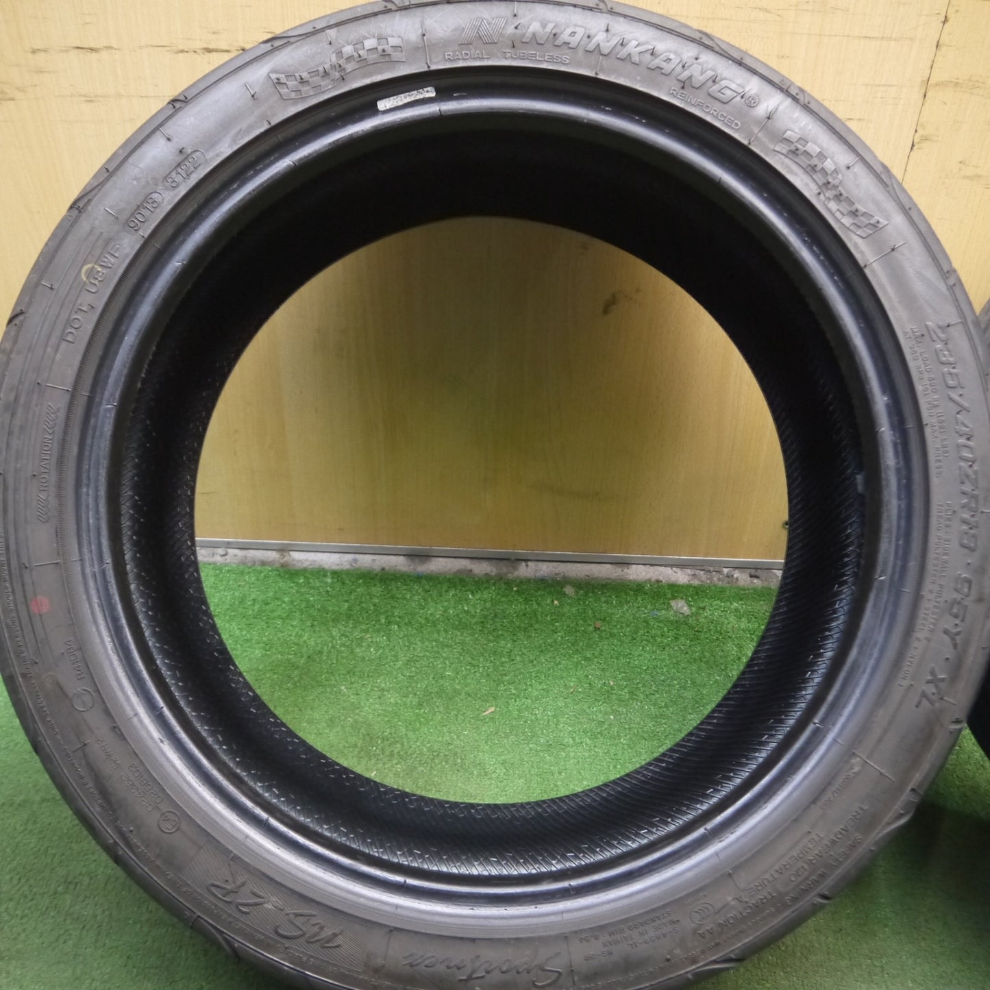 *送料無料* バリ溝！22年！8.5分★235/40R18 ナンカン Sportnex NS-2R タイヤ 18インチ マーク2 シビック グロリア セドリック MPV 等★4021412Hノタ