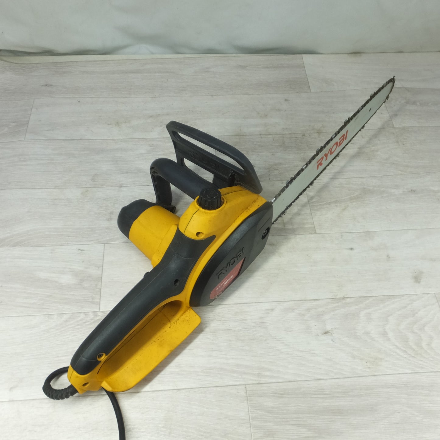 [送料無料] ◆RYOBI リョービ 京セラ チェンソー CS-3605 切断機 チェーンソー 電動工具 100V◆