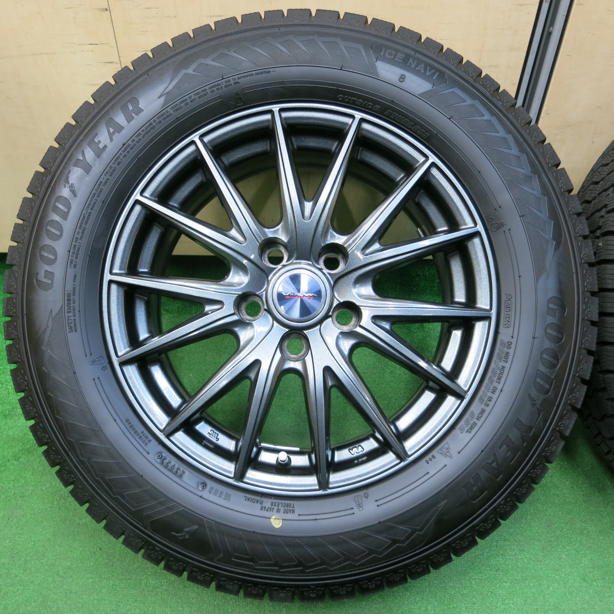*送料無料*超バリ溝！22年！キレイ！ほぼ10分★スタッドレス 215/65R16 グッドイヤー アイスナビ8 VELVA SPORTZ ヴェルヴァ 16インチ PCD114.3/5H★4011710イス
