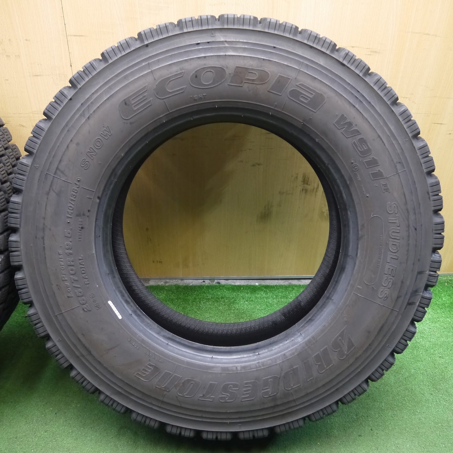 [送料無料]バリ溝！22年！9分★トラック タイヤ 265/70R19.5 140/138J スタッドレス ブリヂストン エコピア W911Ⅱ 19.5インチ★3032804クスタ