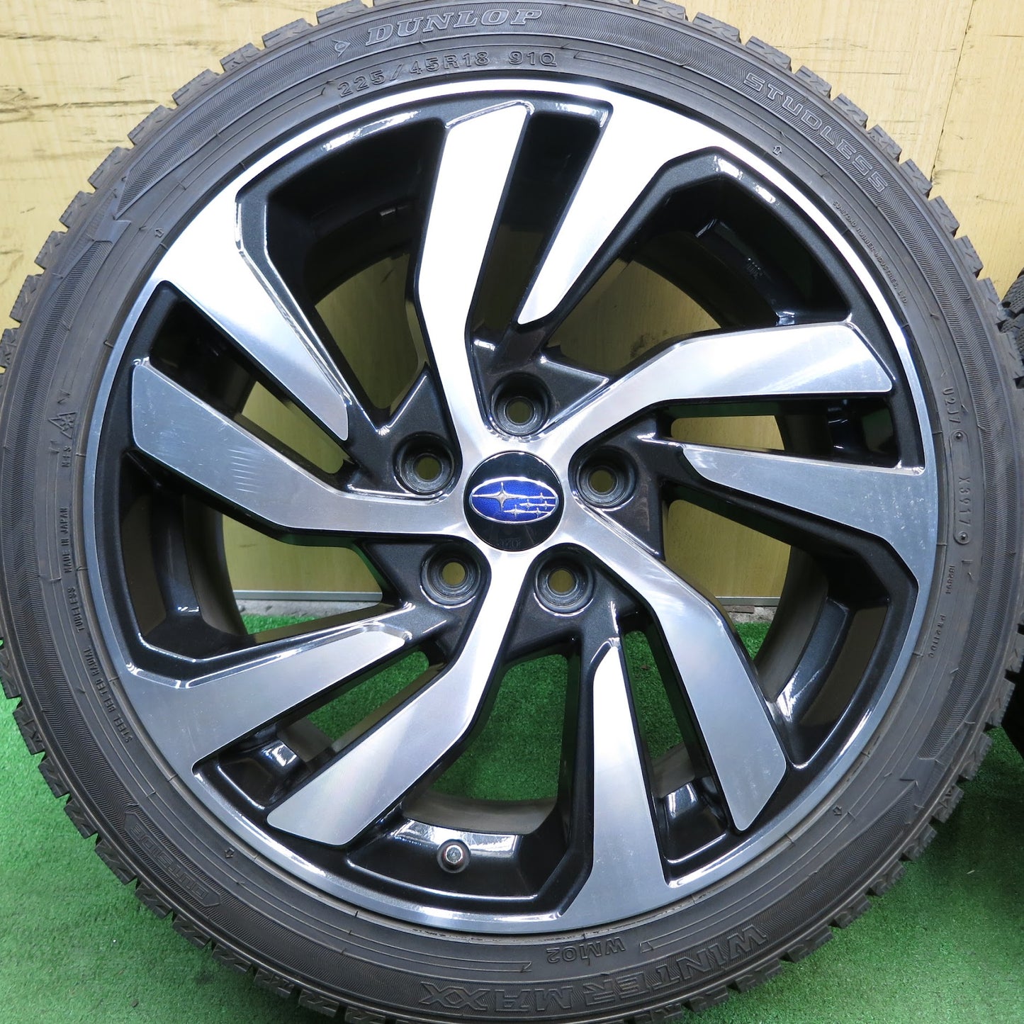 [送料無料]バリ溝！綺麗！9.5分★スバル VM系 レヴォーグ 純正 225/45R18 スタッドレス ダンロップ ウインターマックス WM02 18インチ PCD114.3/5H★3060609Hス