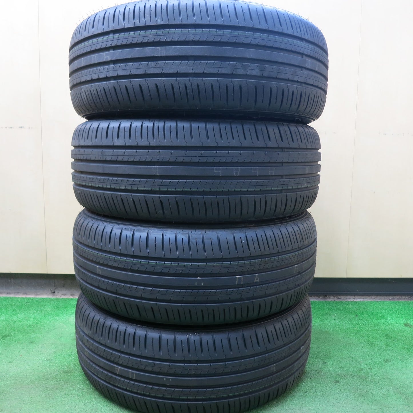 [送料無料]新車外し！23年★215/50R18 ダンロップ エナセーブ EC300+ タイヤ 18インチ ヤリスクロス CX-3 等★3031808ヒノタ