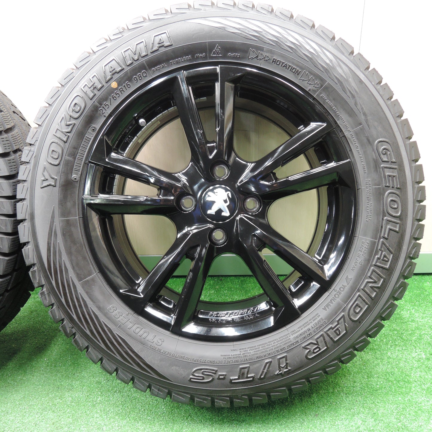 *送料無料*バリ溝！22年！キレイ！9.5分以上★プジョー 等 EUROTECH 215/65R16 スタッドレス ヨコハマ ジオランダー i/T-S ユーロテック 16インチ PCD108/4H★3122701NJス