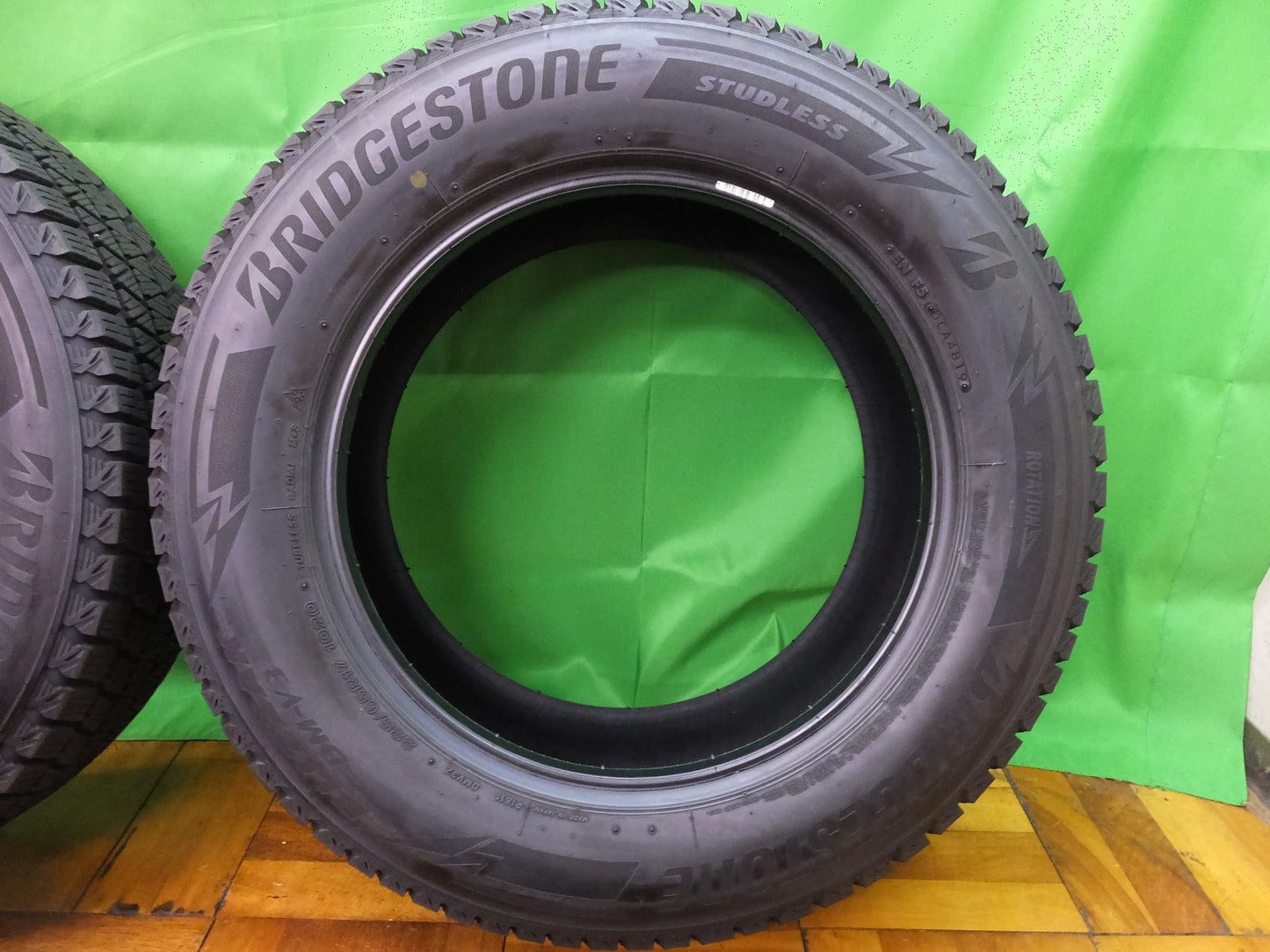 [送料無料]バリ溝！19年製！9.5分★スタッドレス ブリザック DM-V3 225/65R17 ブリヂストン 17インチ タイヤ ハリアー CX-3 CX-8 ヴァンガード 等★1122112ヒスタ