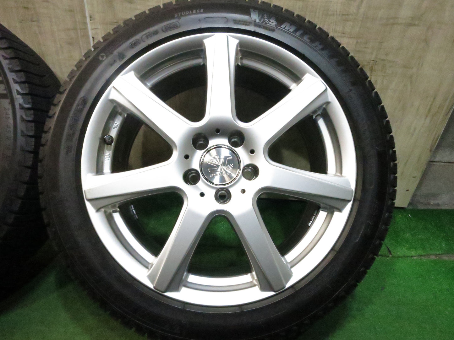 [送料無料]バリ溝！キレイ！9.5分★BMW 等 245/45R18 スタッドレス ミシュラン X-ICE3+ SPORTECHNIC スポーツテクニック 18インチ PCD112/5H★3021715Hス