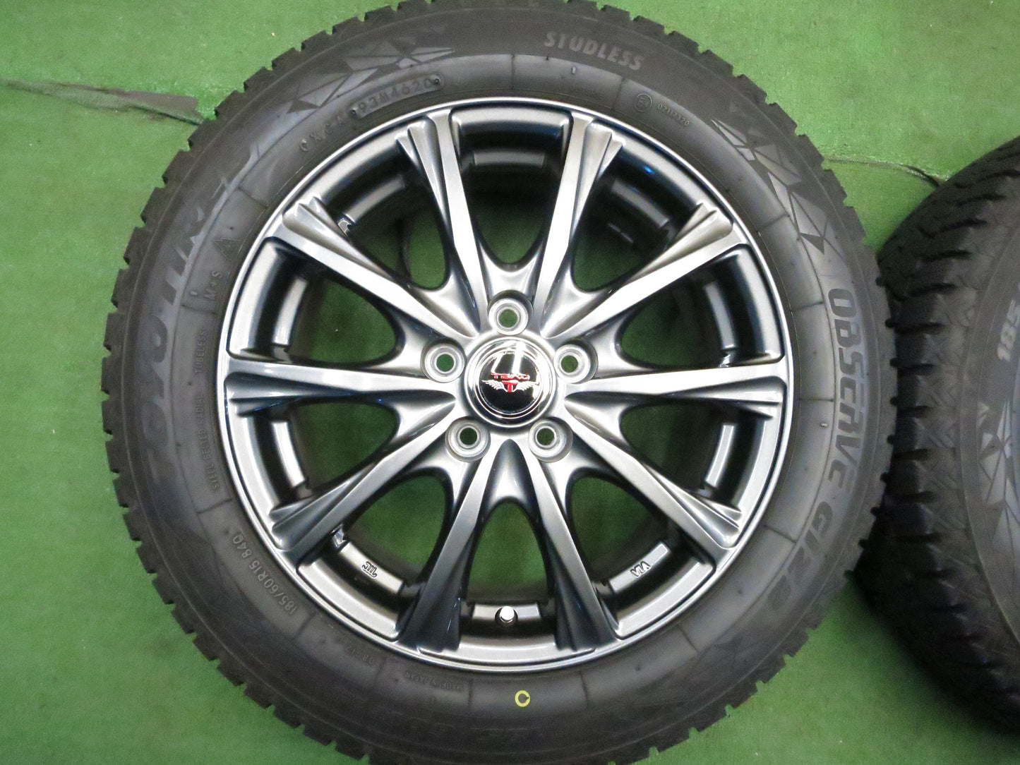 [送料無料]超バリ溝！20年！キレイ！ほぼ10分★スタッドレス 185/60R15 トーヨー オブザーブ GIZ2 TEAD weds テッド 15インチ PCD100/5H シエンタ等★3013102Hス