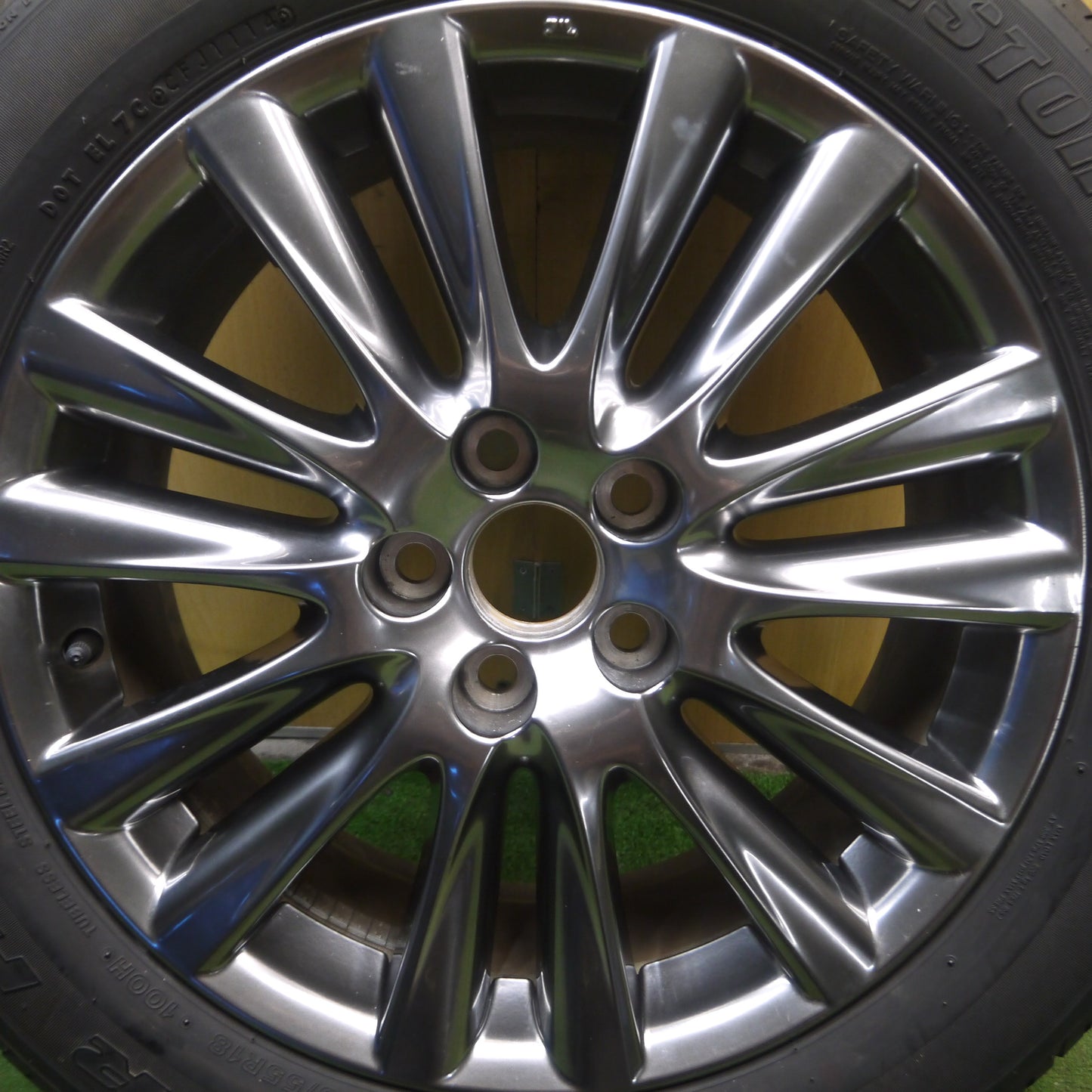 *送料無料*バリ溝！キレイ！8.5分★トヨタ 60系 ハリアー 純正 235/55R18 ブリヂストン デューラー H/T 687 18インチ PCD114.3/5H★3122608Hノ