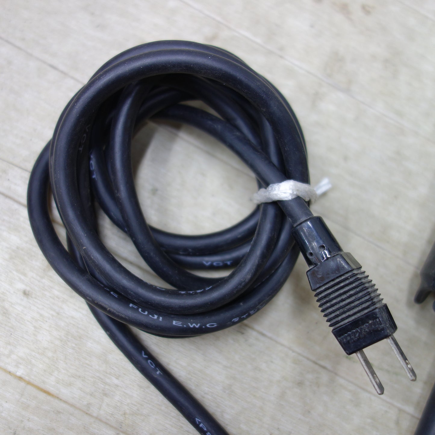 [送料無料] ◆makita マキタ 100mm ディスクグラインダ 9533B 電動工具 研磨機 100V◆
