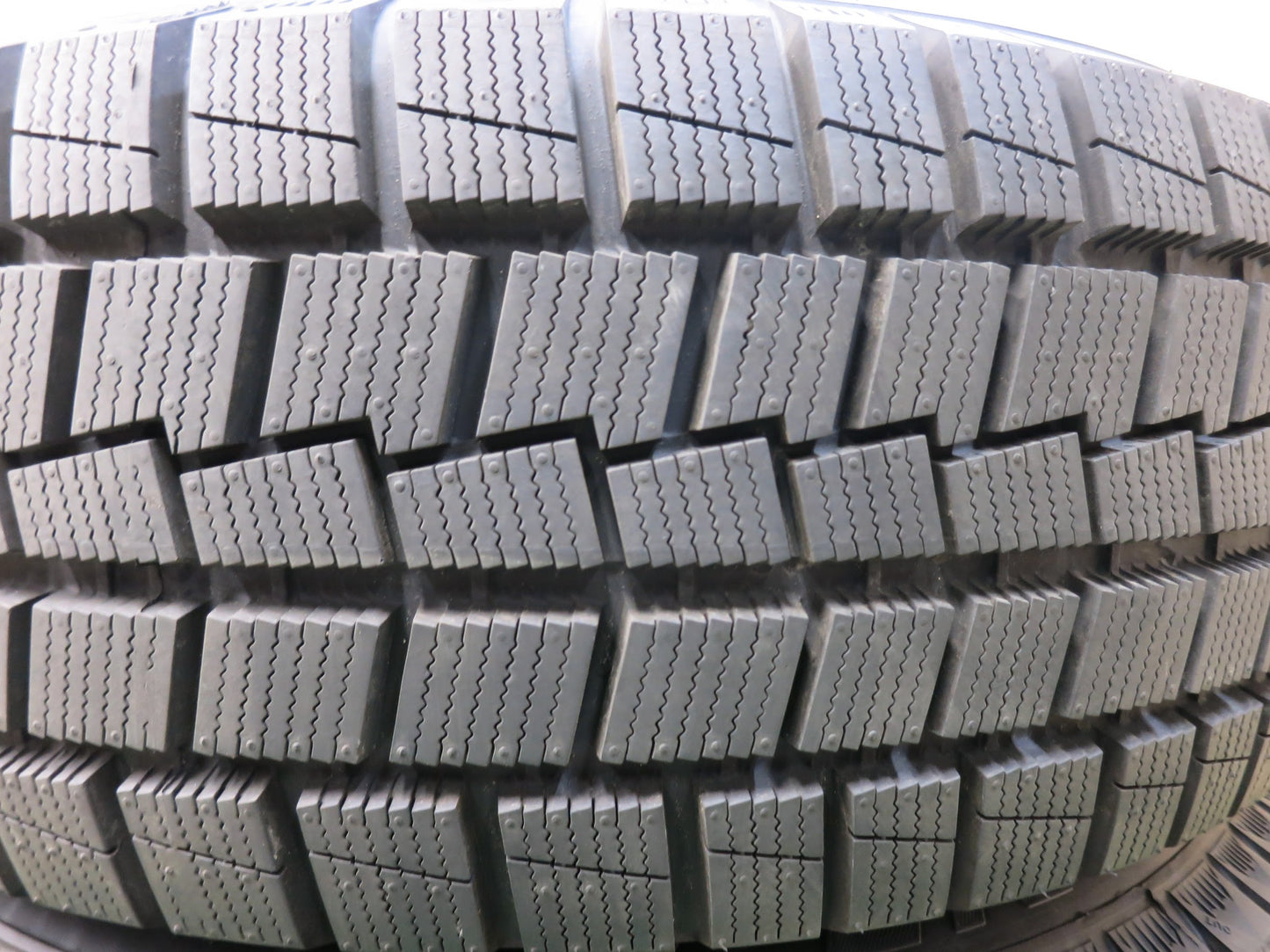 [送料無料]超バリ溝！21年！キレイ！ほぼ10分★スタッドレス 225/65R17 QRASIZ KOSEI 光生 コーセイ ワンリ ウインタークロス SW312 PCD114.3/5H★3030107ヒス