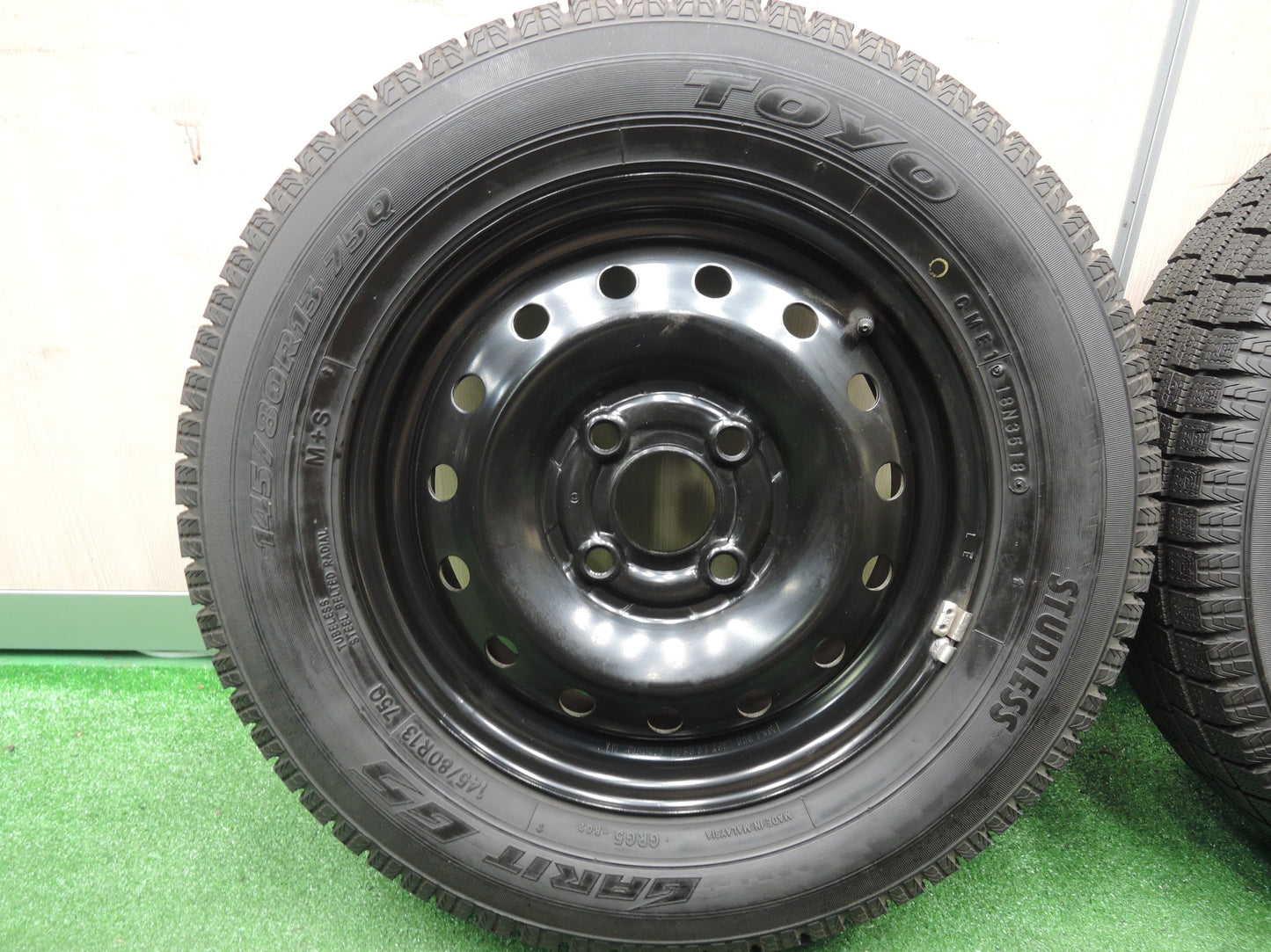 [送料無料]超バリ溝！キレイ！ほぼ10分★スタッドレス 145/80R13 トーヨー ガリット G5 TOPY スチール ホイール 13インチ PCD100/4H★3102901HAス