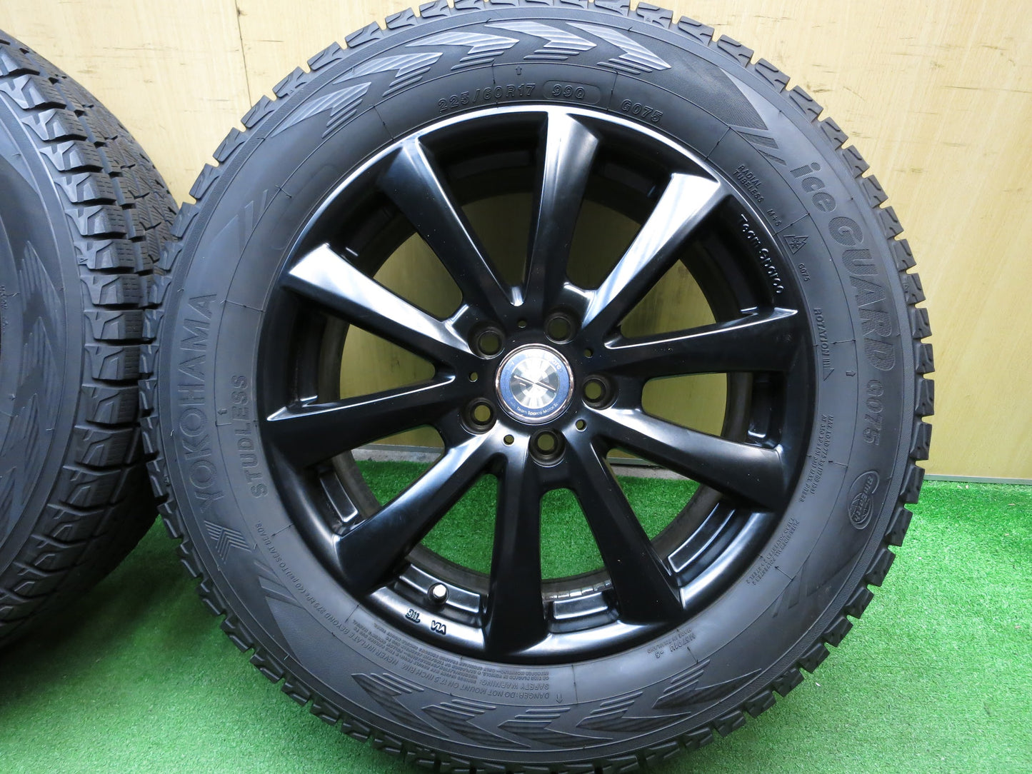 [送料無料]バリ溝 19年！9分★チェロキー 等 Team Sparco 225/60R17 スタッドレス PCD110/5H ヨコハマ アイスガード G075 CRIMSON クリムソン★2112110Hス