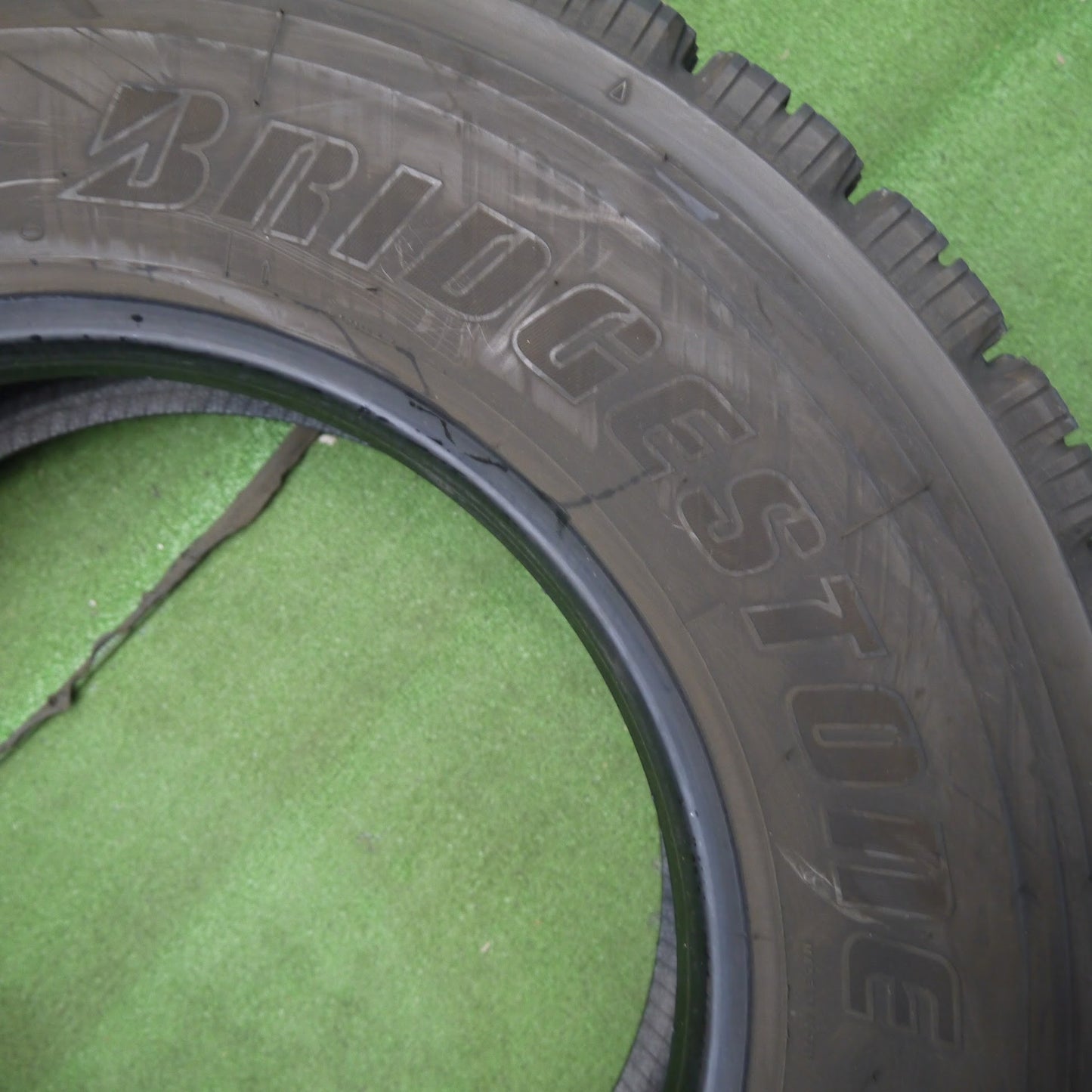[送料無料]バリ溝！22年！9分★トラック タイヤ 265/70R19.5 140/138J スタッドレス ブリヂストン エコピア W911Ⅱ 19.5インチ★3041103クスタ