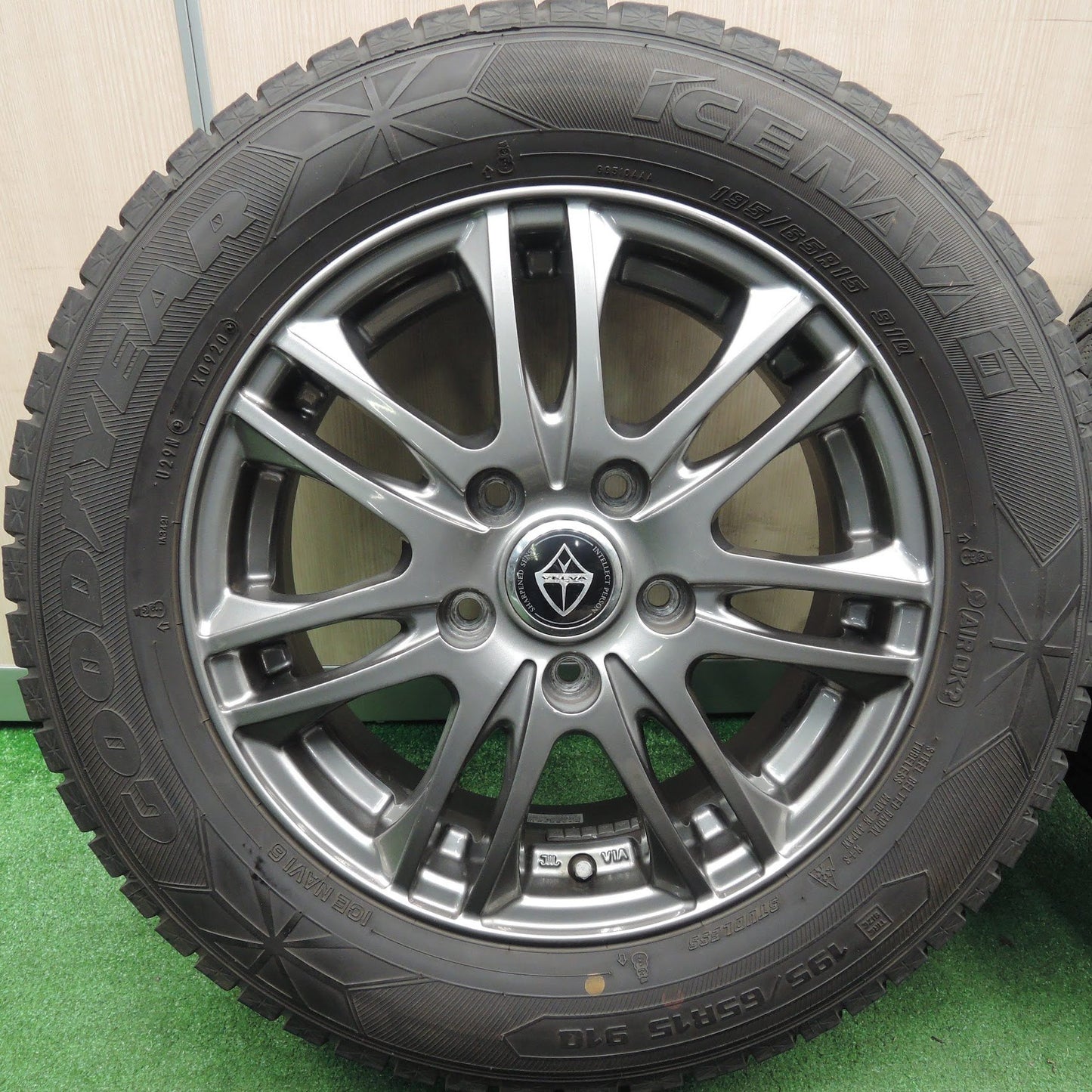 [送料無料] バリ溝！20年！キレイ！9分★スタッドレス 195/65R15 グッドイヤー アイスナビ6 VELVA ヴェルヴァ PCD114.3/5H★3120207HAス