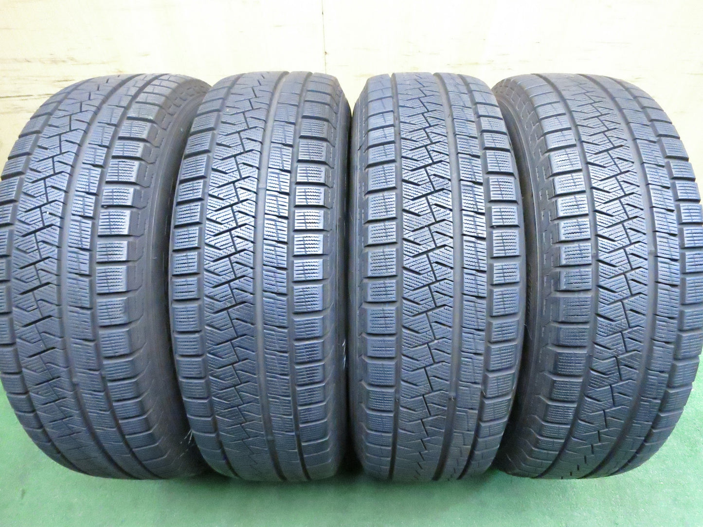 [送料無料]バリ溝！19年！キレイ！8.5分★スタッドレス 225/65R17 ピレリ アイスアシンメトリコ プラス JOKER ジョーカー 17インチ PCD114.3/5H★3021405Hス