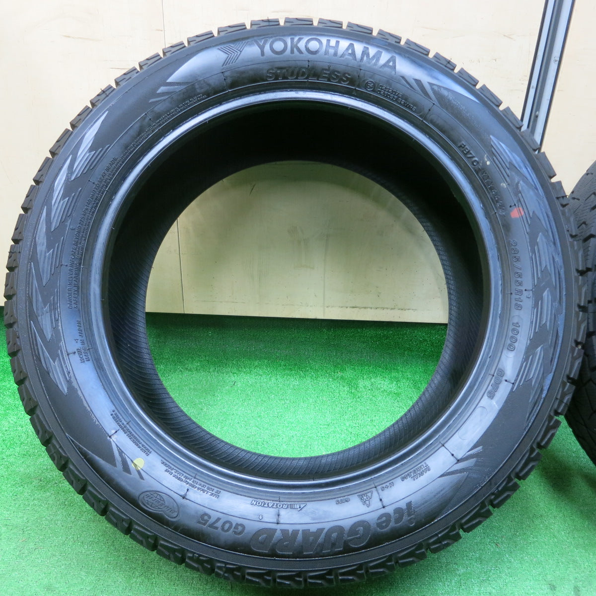 *送料無料*バリ溝！22年！ほぼ10分★スタッドレス 235/55R18 ヨコハマ アイスガード G075 タイヤ 18インチ RAV4 ヴァンガード ハリアー 等★3120914イスタ