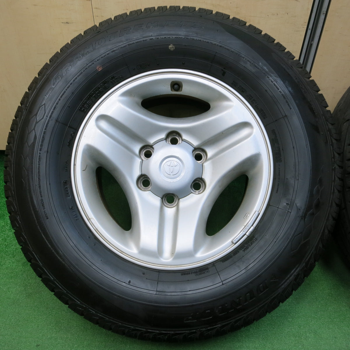 *送料無料*バリ溝！21年！9.5分★トヨタ 90系 ランクル プラド 純正 265/70R16 ダンロップ グラントレック PT3 16インチ PCD139.7/6H★4012201イノ