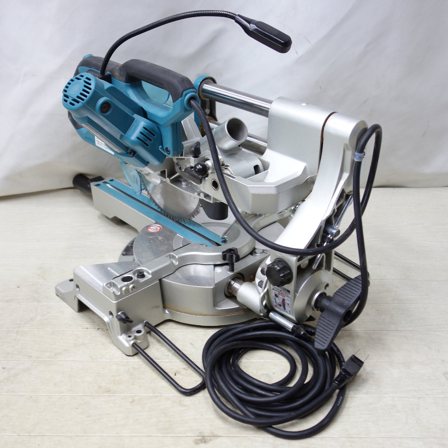 [送料無料] キレイ◆makita マキタ 190mm スライドマルノコ LS0717FL 木工用 切断機 電動工具 100V 50/60Hz◆
