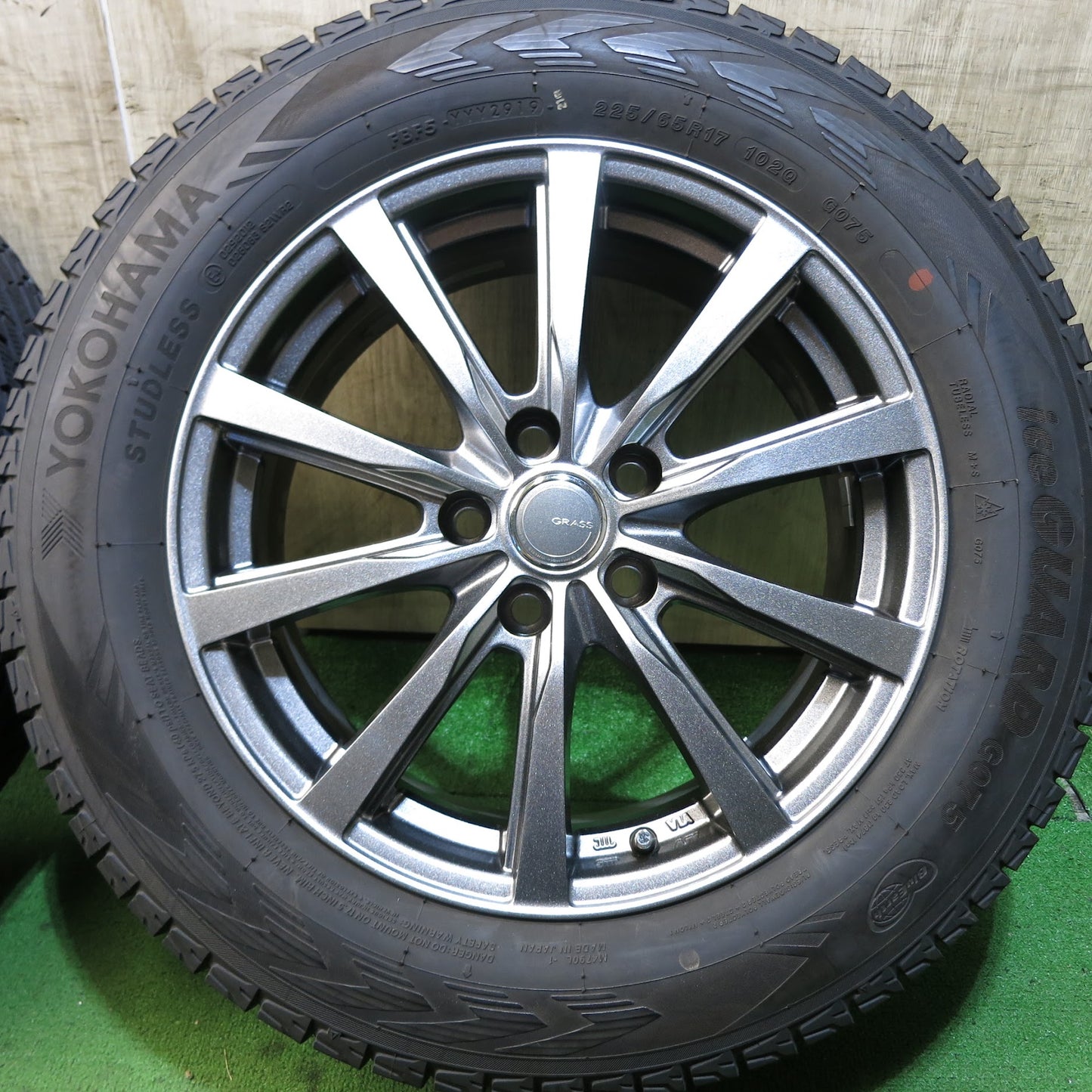 [送料無料]バリ溝！19年！キレイ！8.5分★スタッドレス 225/65R17 ヨコハマ アイスガード G075 GRASS グラス 17インチ PCD114.3/5H★3061310Hス