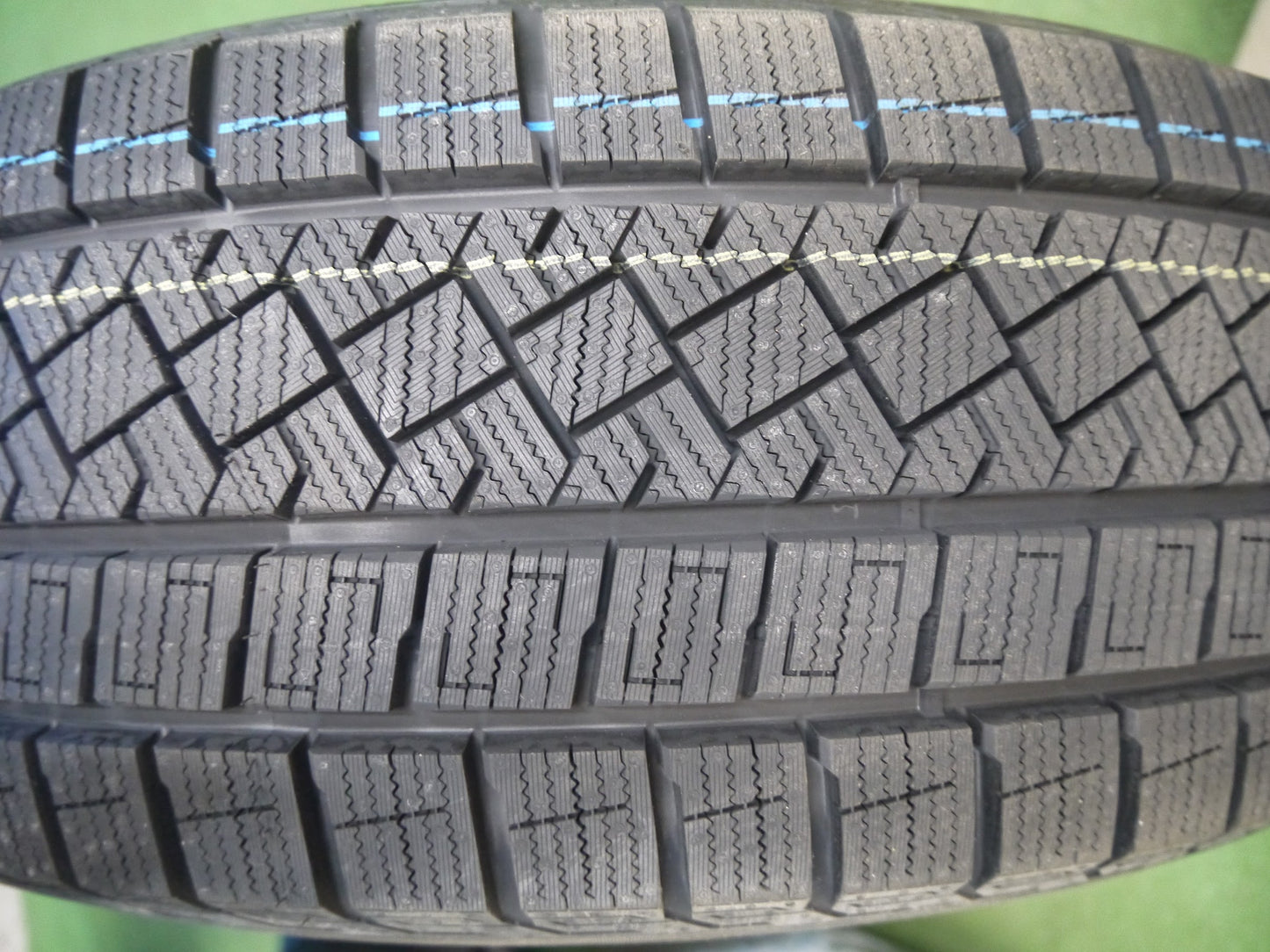 [送料無料]未使用！22年★BMW アウディ 等 AGA 205/60R16 スタッドレス ピレリ アイスゼロ アシンメトリコ PCD112/5H★3011804クス