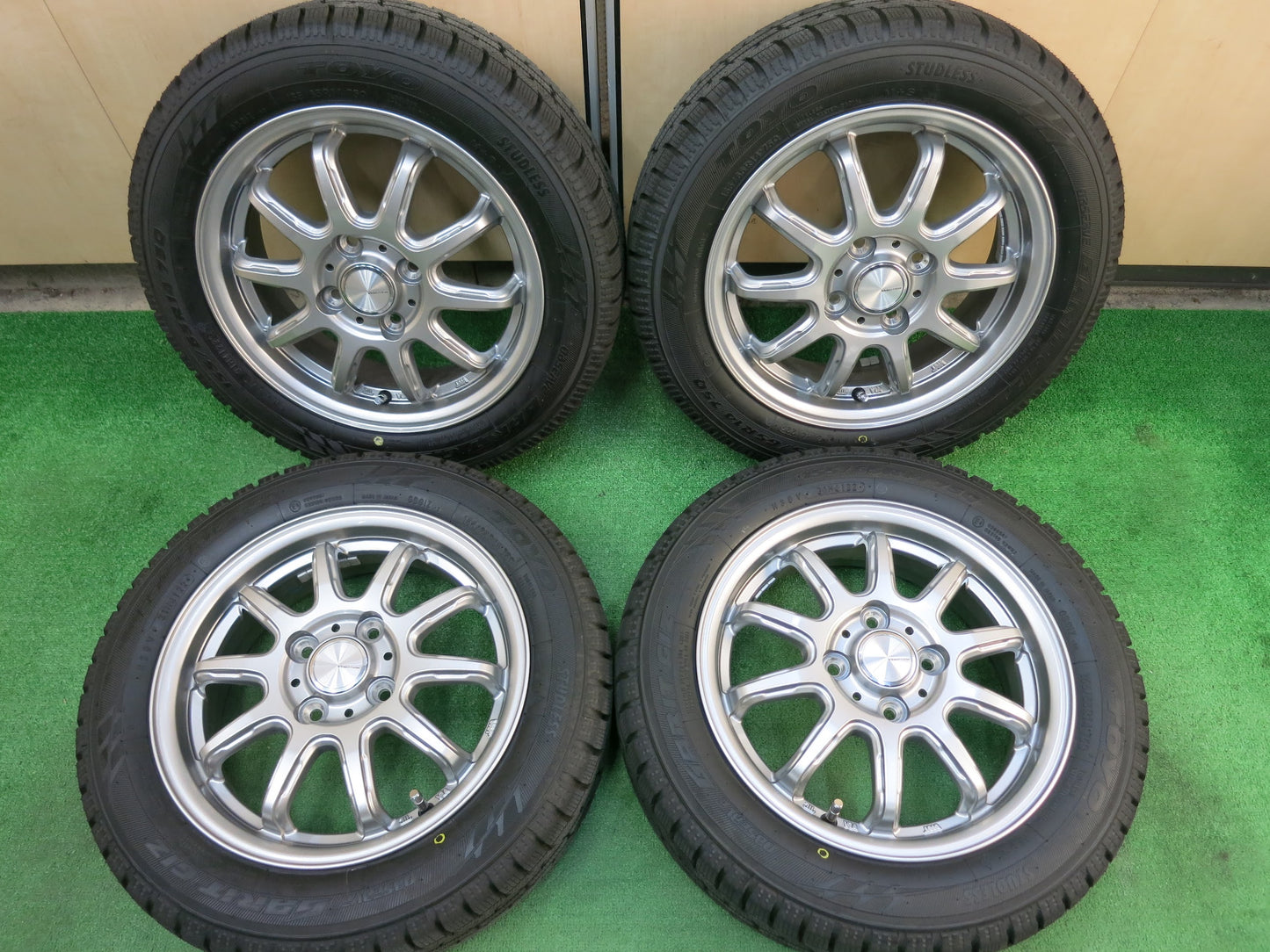 [送料無料]バリ溝！22年！キレイ！ほぼ10分★スタッドレス 155/65R14 トーヨー オブザーブ ガリットGIZ VEMOTION Vエモーション 14インチ PCD100/4H★3031105ヒス
