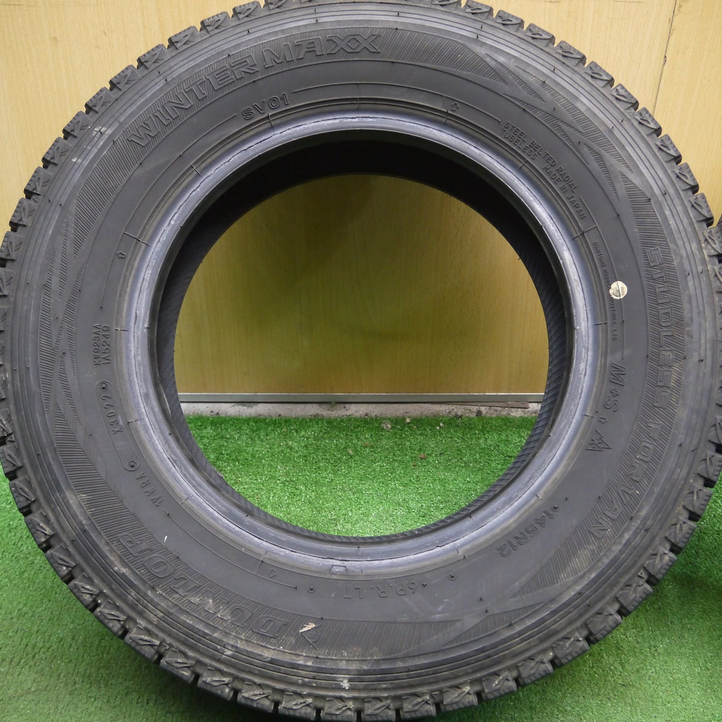 [送料無料]バリ溝！22年！9.5分★スタッドレス 145R12 6PR ダンロップ ウインターマックス SV01 タイヤ 12インチ 軽 トラック バン 等★3063001Hスタ