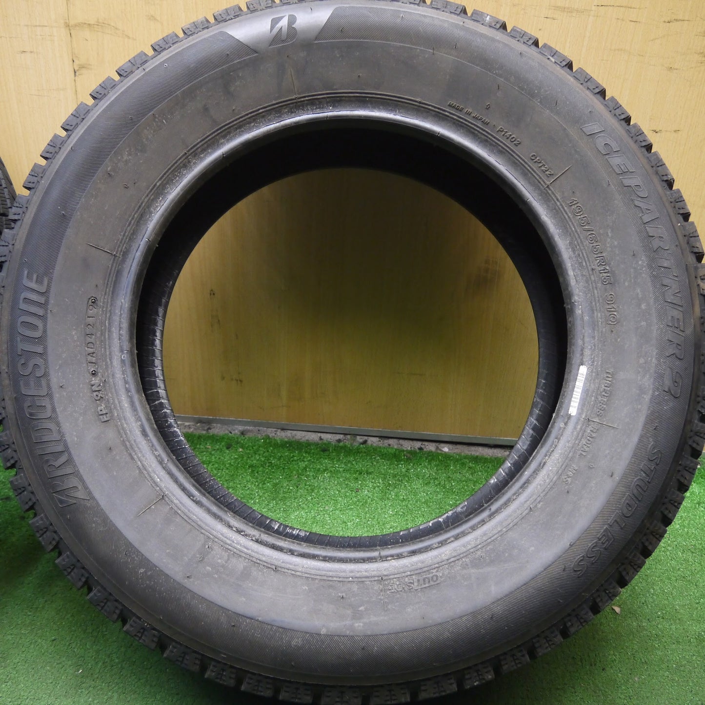 [送料無料]バリ溝！19年！9.5分★スタッドレス 195/65R15 ブリヂストン アイスパートナー2 タイヤ 15インチ ノア ヴォクシー プリウス 等★3090105Hスタ
