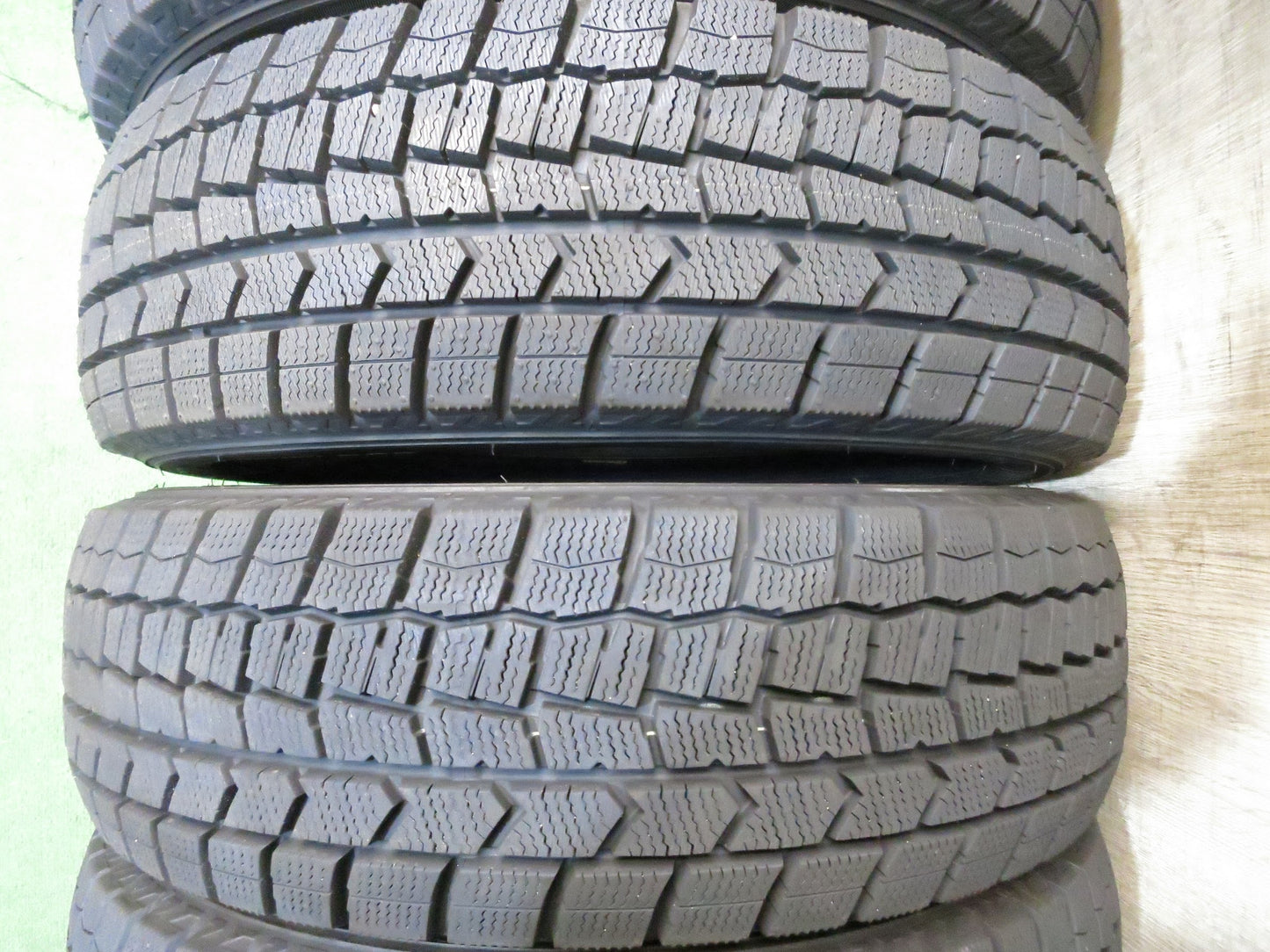 [送料無料]ほぼ未使用！21年★スタッドレス 175/65R15 ダンロップ ウインターマックス WM02 タイヤ 15インチ フィット アクア ヴィッツ キューブ 等★3012705Hスタ