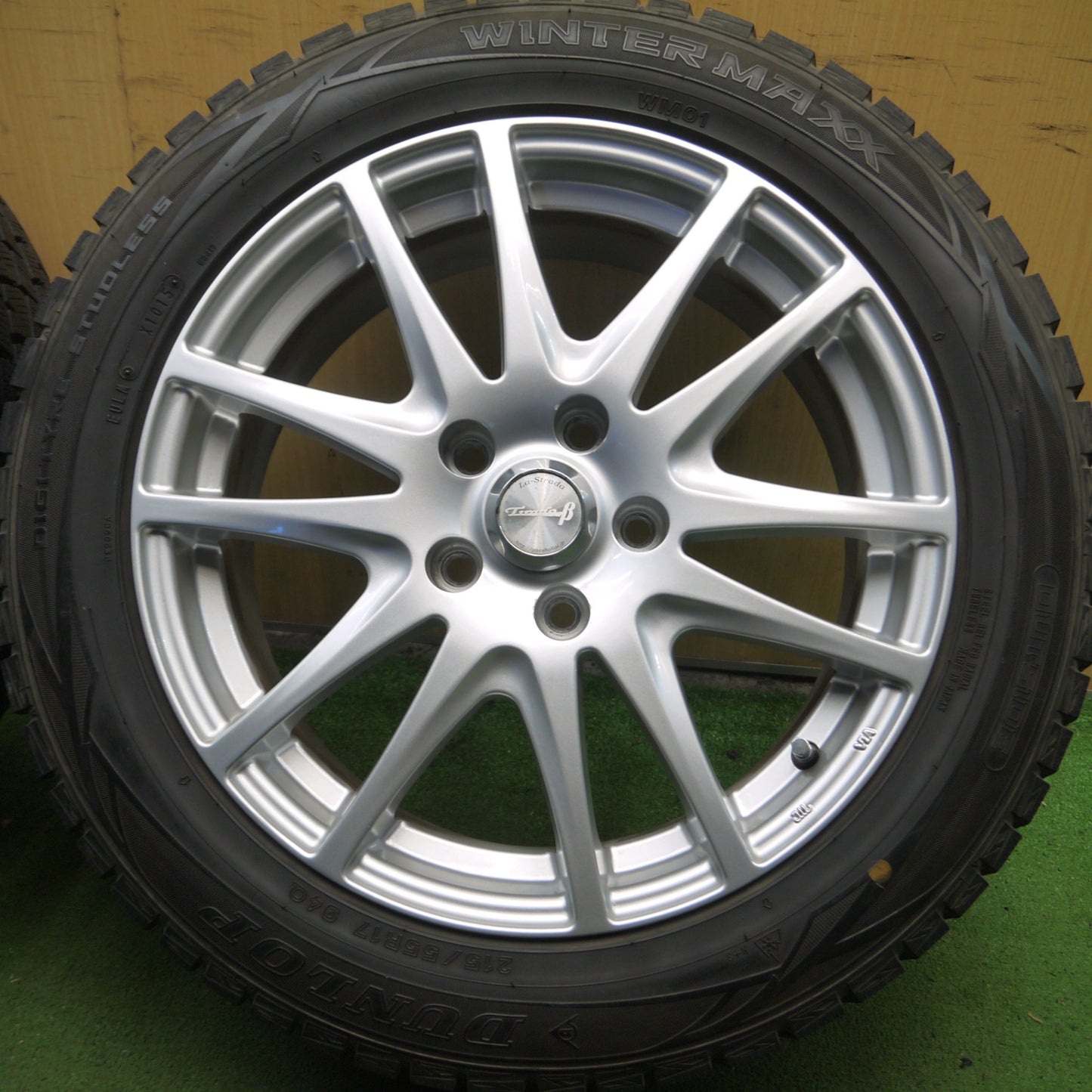 *送料無料* バリ溝！キレイ！9.5分★スタッドレス 215/55R17 ダンロップ ウインターマックス WM01 La-Strada Tiradoβ 阿部商会 PCD114.3/5H★4022604Hス