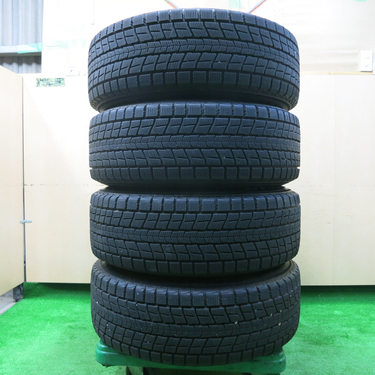 *送料無料*バリ溝！キレイ！9.5分★フォード エクスプローラー 純正 235/60R18 スタッドレス ダンロップ ウインターマックス SJ8 PCD114.3/5H★3111105イス