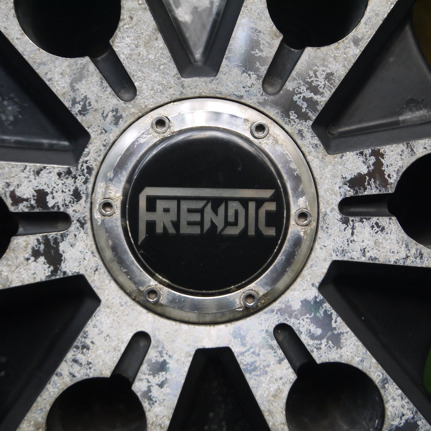*送料無料*バリ溝！9分★スタッドレス 265/65R17 ブリヂストン ブリザック DM-V2 FRENDIC 17インチ PCD139.7/6H★3122206Hス
