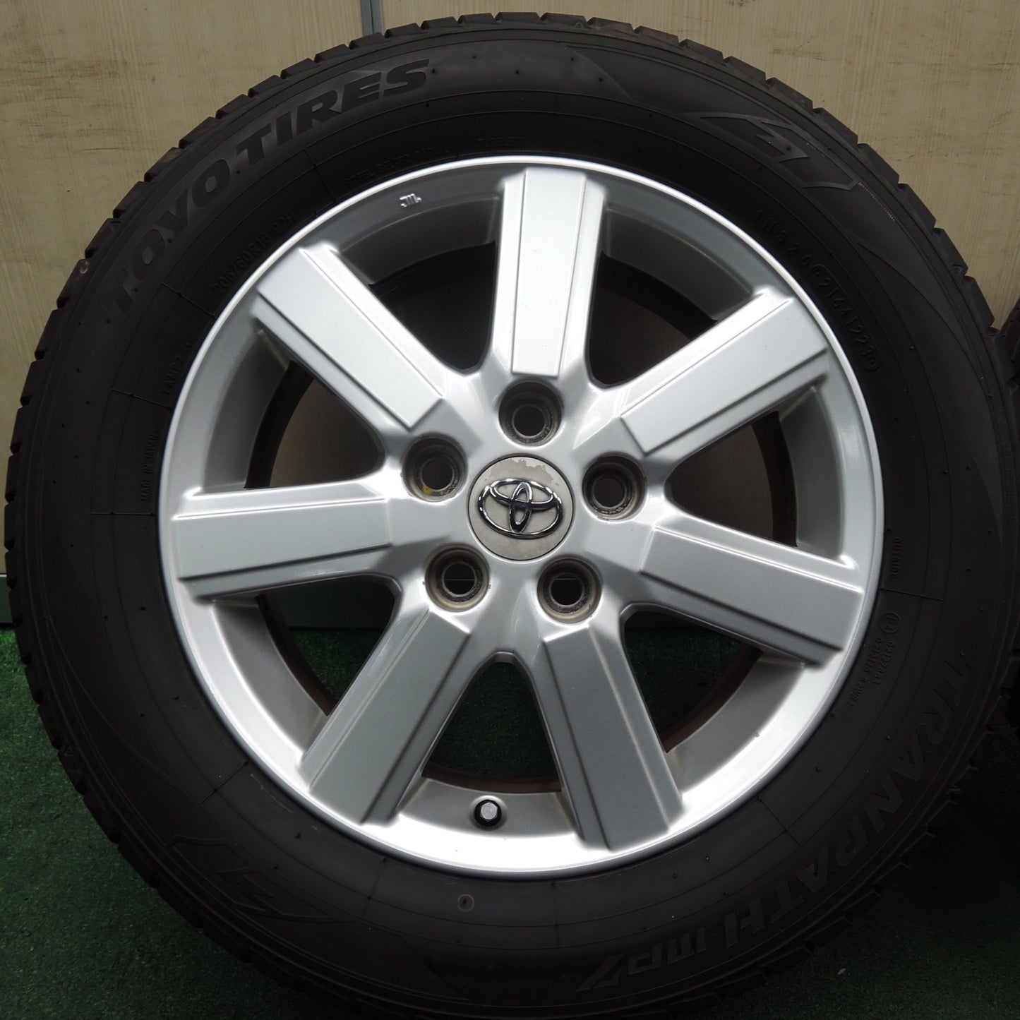 *送料無料* バリ溝！23年！キレイ！9.5分★トヨタ 70系 ヴォクシー 純正 205/60R16 トーヨー トランパス MPZ 16インチ PCD114.3/5H★4021305TNノ