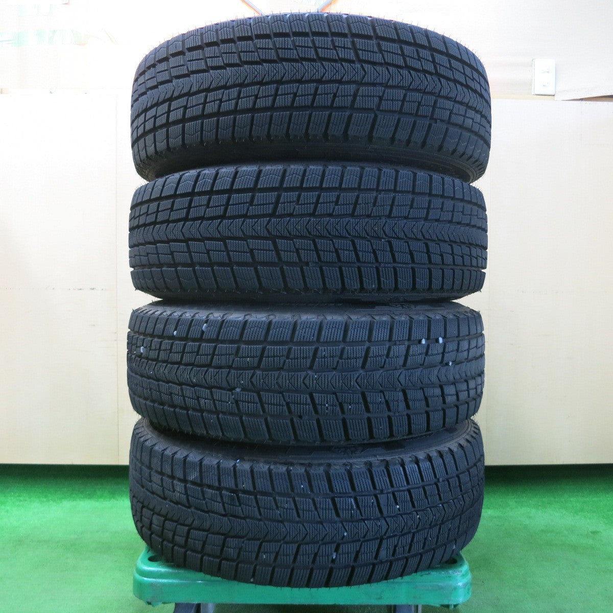 *送料無料* バリ溝！22年！キレイ！9.5分★スタッドレス 225/65R17 ネクセン ウィンガード アイス SUV LOXARNY SPORT BADX ロクサーニ PCD114.3/5H★4022009イス