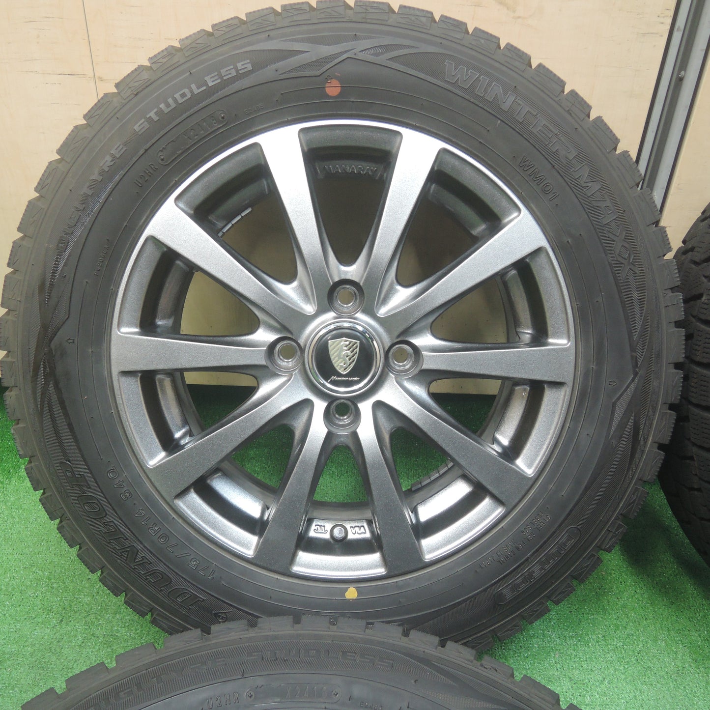 *送料無料*バリ溝！キレイ！9.5分以上★スタッドレス 175/70R14 ダンロップ ウインターマックス WM01 MANARAY SPORT マナレイ 14インチ PCD100/4H★3121302SYス